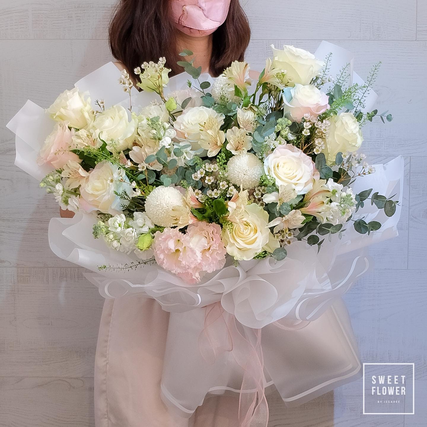 ช่อ พาสเทล หวาน ดอกไม้หลัก กุหลาบ พีโอนี่ คาร์เนชั่น — ผลงานร้านดอกไม้ Sweetflower by Issaree