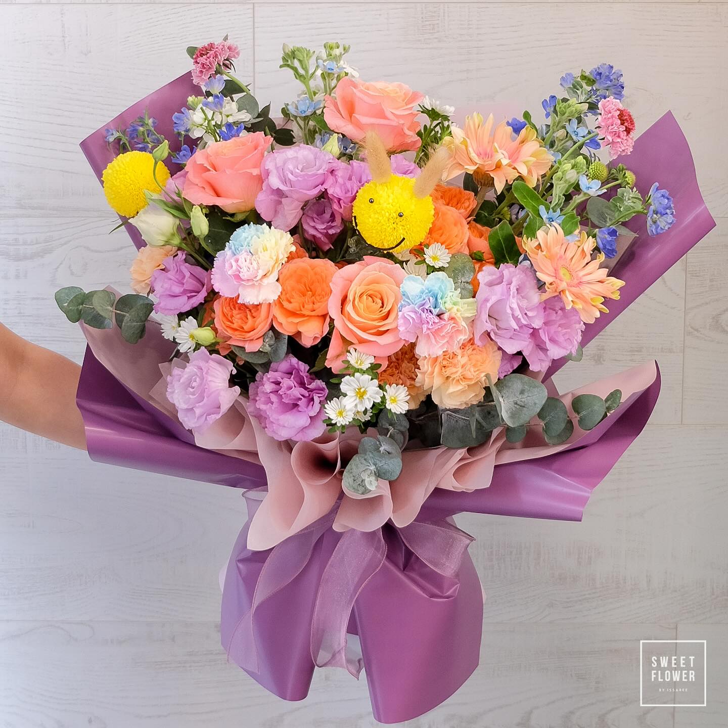 ช่อ หลากสี หวาน ดอกไม้หลัก กุหลาบ คาร์เนชั่น เยอบีร่า — ผลงานร้านดอกไม้ Sweetflower by Issaree