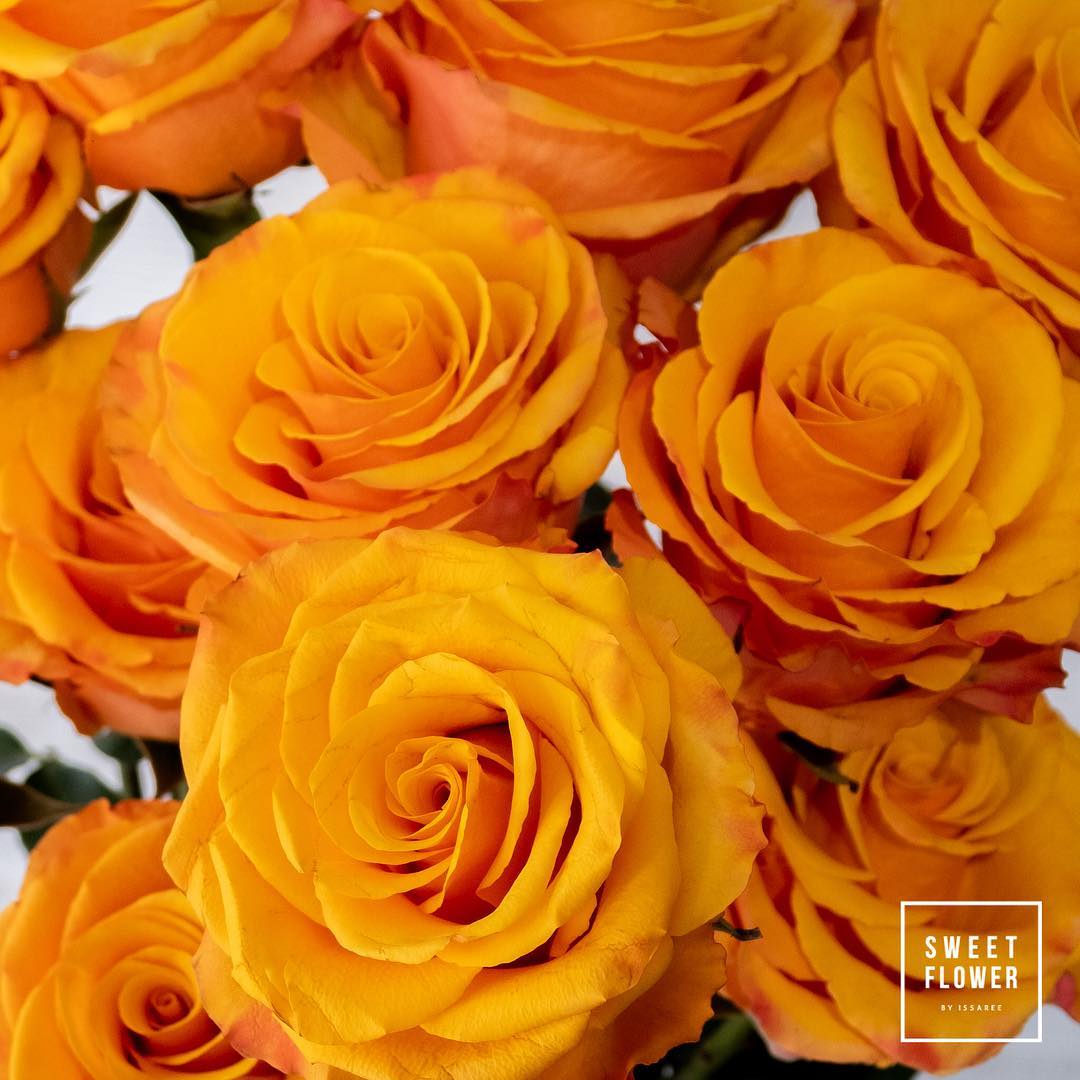 แจกัน เหลือง-ส้ม คลาสสิก ดอกไม้หลัก กุหลาบ — ผลงานร้านดอกไม้ Sweetflower by Issaree — ภาพที่ 1 จาก 2