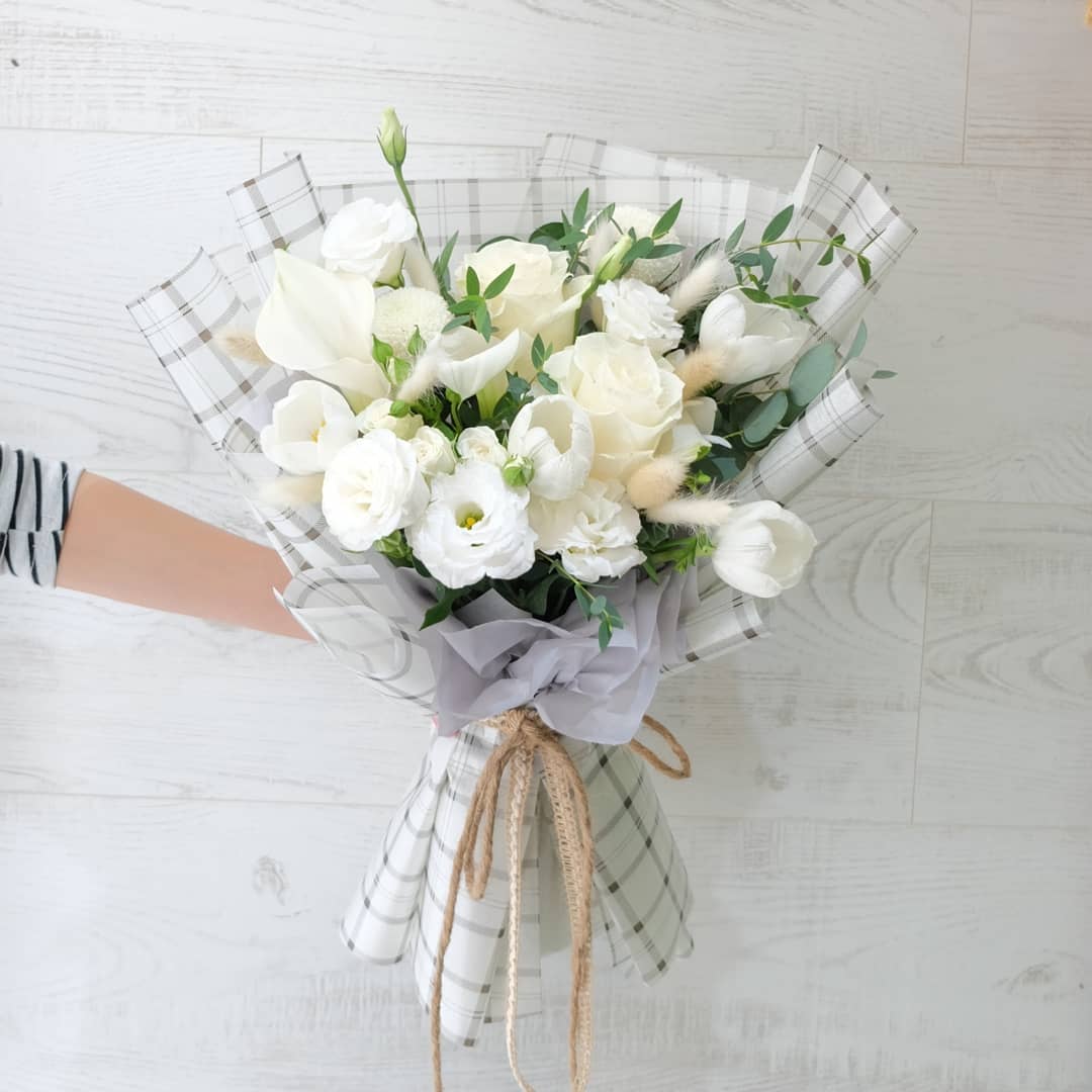 ช่อ ขาว-เขียว หวาน ดอกไม้หลัก กุหลาบ — ผลงานร้านดอกไม้ Sweetflower by Issaree — ภาพที่ 2 จาก 2