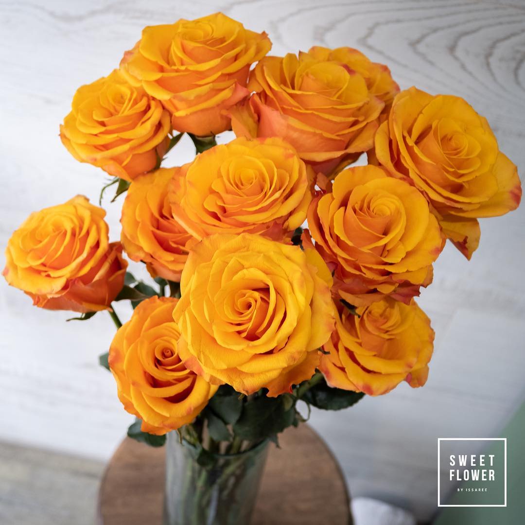 แจกัน เหลือง-ส้ม คลาสสิก ดอกไม้หลัก กุหลาบ — ผลงานร้านดอกไม้ Sweetflower by Issaree — ภาพที่ 2 จาก 2