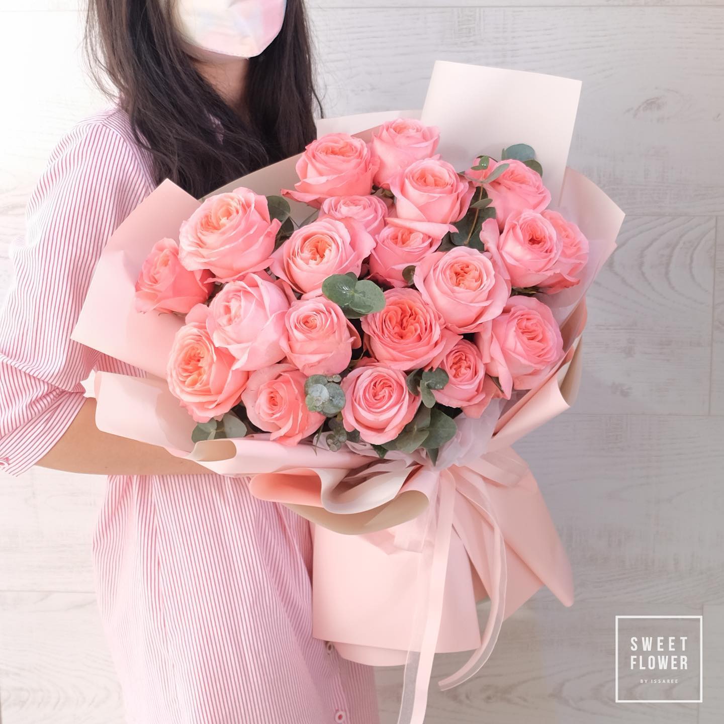 กล่อง พาสเทล หวาน ดอกไม้หลัก กุหลาบ ยูคาลิปตัส/ใบไม้ — ผลงานร้านดอกไม้ Sweetflower by Issaree