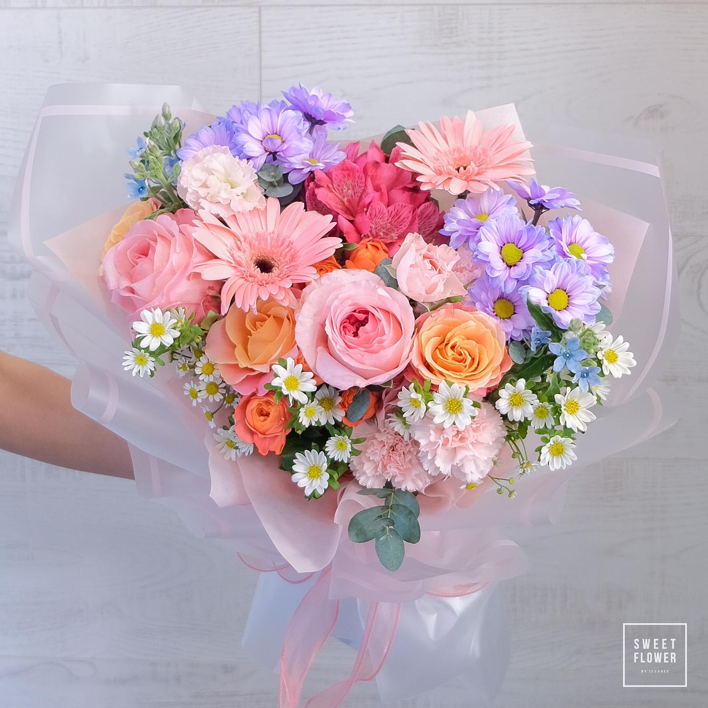 ช่อ หลากสี หวาน ดอกไม้หลัก กุหลาบ เยอบีร่า คาร์เนชั่น — ผลงานร้านดอกไม้ Sweetflower by Issaree — ภาพที่ 2 จาก 2