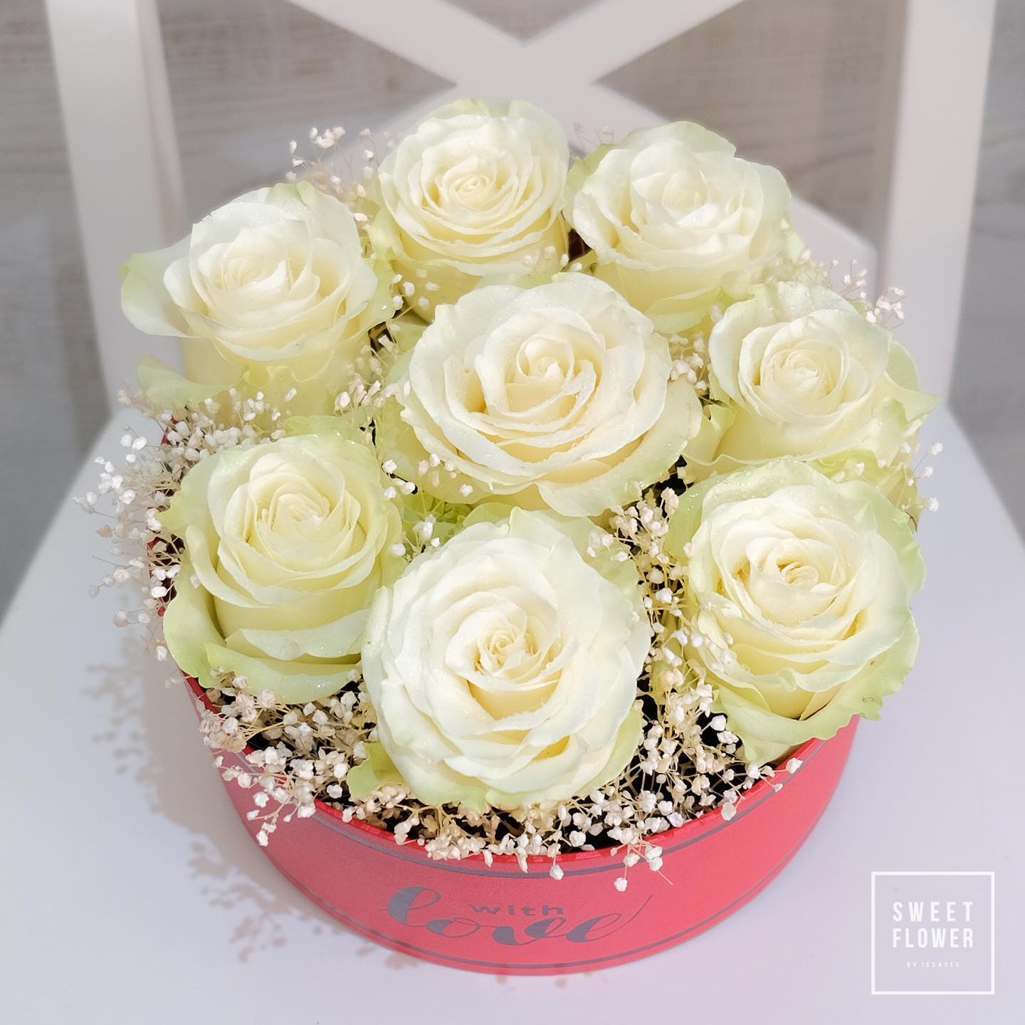กล่อง ขาว-เขียว หวาน ดอกไม้หลัก กุหลาบ เบบี้บรีธ/ยิปโซ — ผลงานร้านดอกไม้ Sweetflower by Issaree — ภาพที่ 4 จาก 4