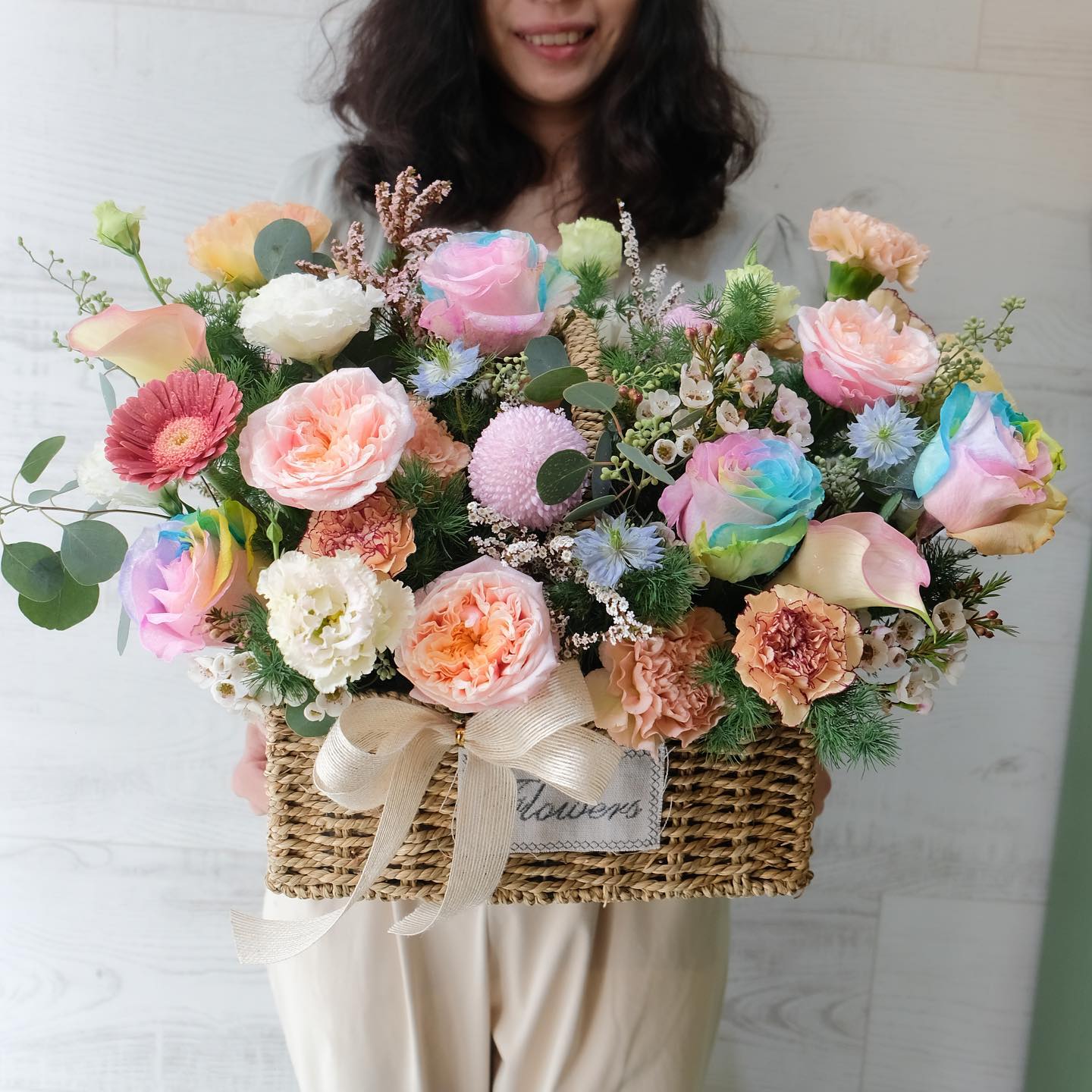 ตะกร้า พาสเทล หวาน ดอกไม้หลัก กุหลาบ คาร์เนชั่น เดซี่/มาร์กาเร็ต — ผลงานร้านดอกไม้ Sweetflower by Issaree — ภาพที่ 4 จาก 4