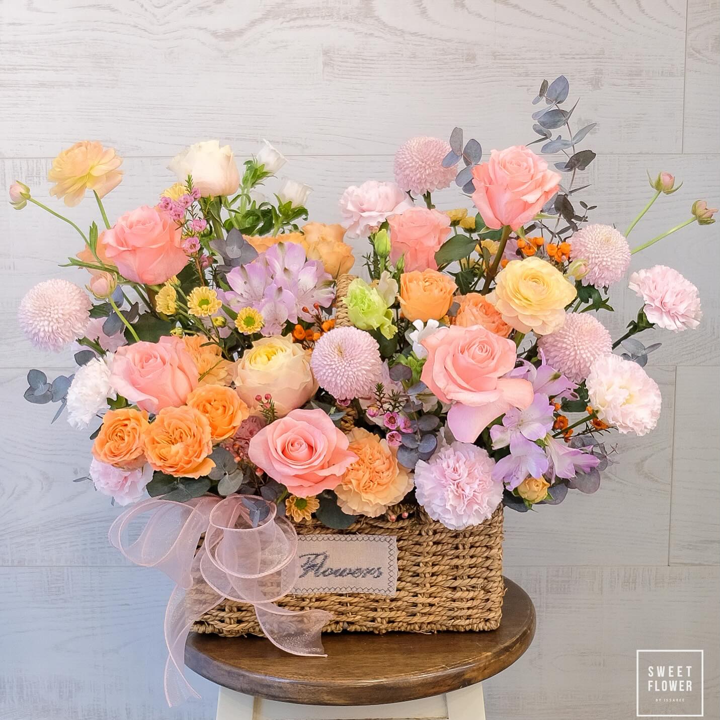 ตะกร้า พาสเทล หวาน ดอกไม้หลัก กุหลาบ คาร์เนชั่น เบญจมาศ/มัม — ผลงานร้านดอกไม้ Sweetflower by Issaree