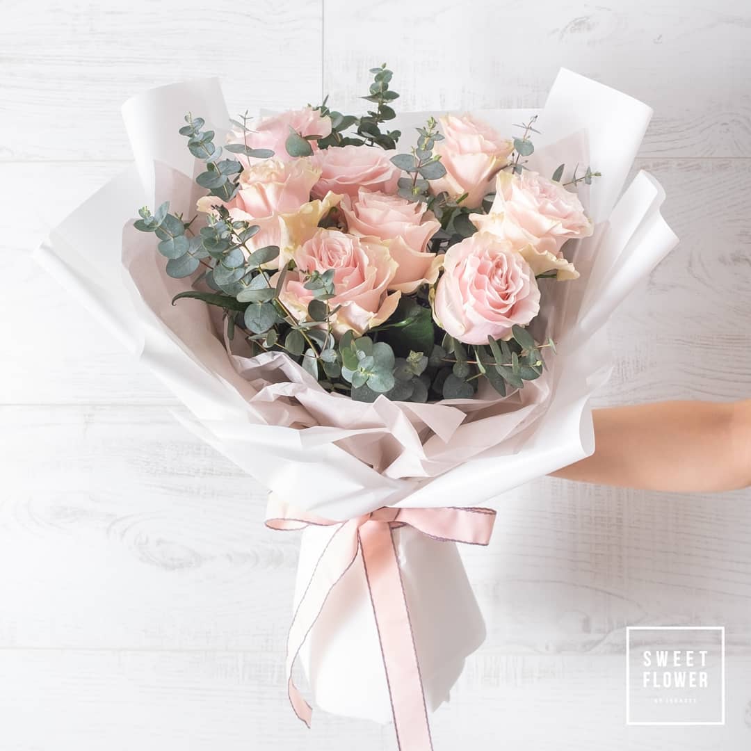 ช่อ พาสเทล หวาน ดอกไม้หลัก กุหลาบ ยูคาลิปตัส/ใบไม้ — ผลงานร้านดอกไม้ Sweetflower by Issaree — ภาพที่ 2 จาก 2