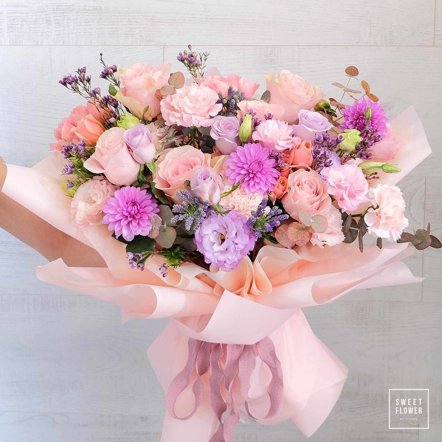 ช่อ พาสเทล หวาน ดอกไม้หลัก กุหลาบ ดาเลีย คาร์เนชั่น — ผลงานร้านดอกไม้ Sweetflower by Issaree