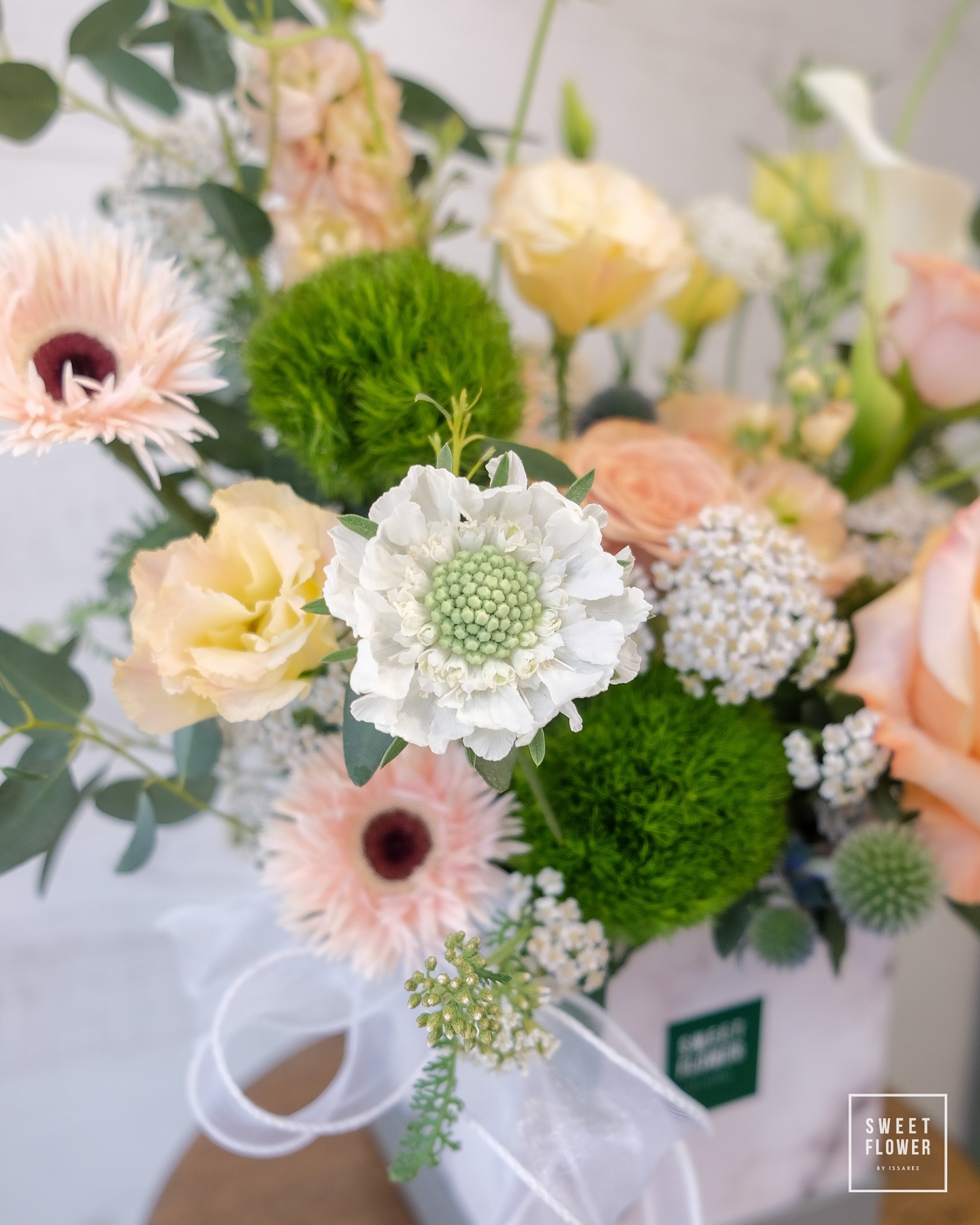 กล่อง เอิร์ธโทน คลาสสิก ดอกไม้หลัก กุหลาบ ไลแซนทัส อื่นๆ — ผลงานร้านดอกไม้ Sweetflower by Issaree — ภาพที่ 2 จาก 3