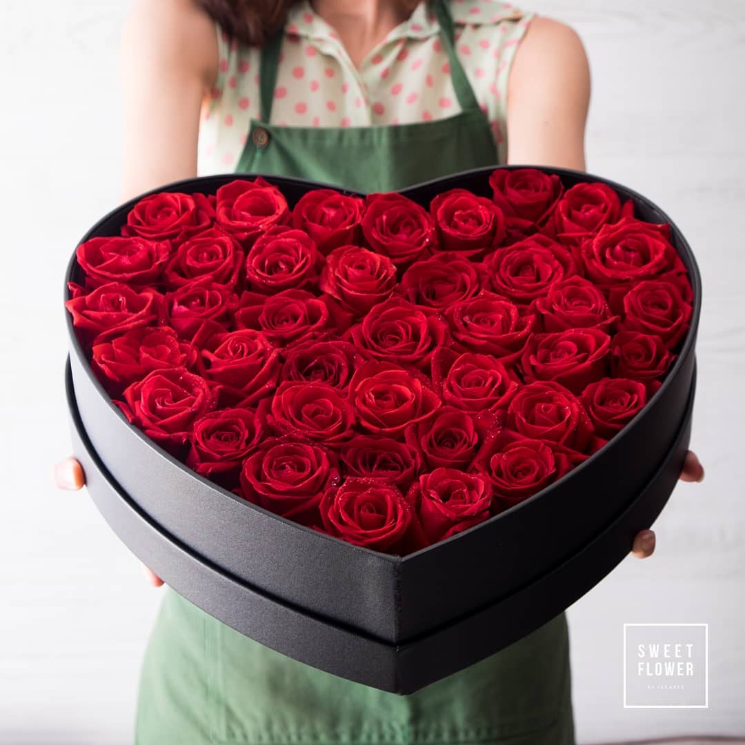 กล่อง แดงโรแมนติก ดอกไม้หลัก กุหลาบ — ผลงานร้านดอกไม้ Sweetflower by Issaree — ภาพที่ 9 จาก 9