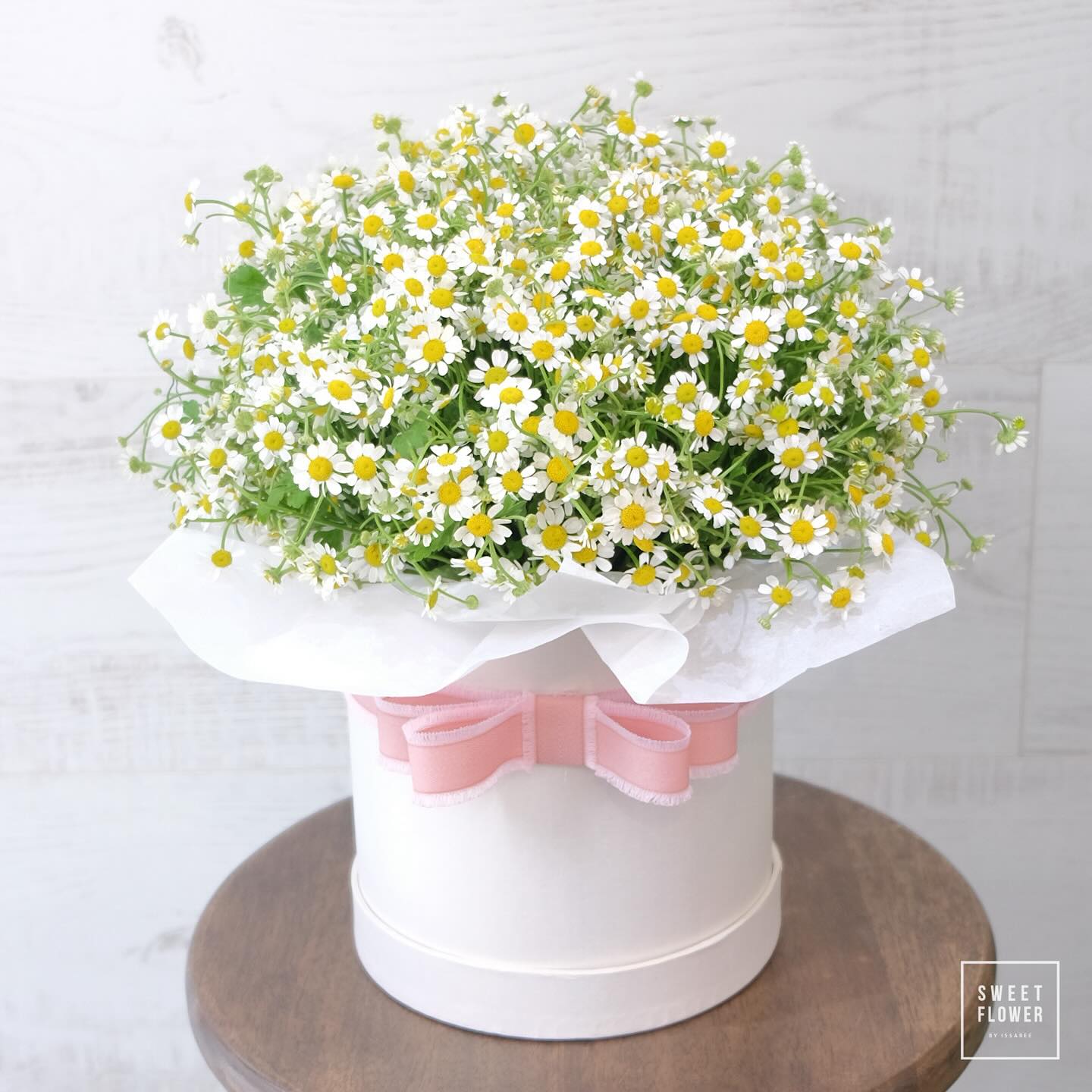 กล่อง ขาว น่ารัก ดอกไม้หลัก เดซี่/มาร์กาเร็ต — ผลงานร้านดอกไม้ Sweetflower by Issaree