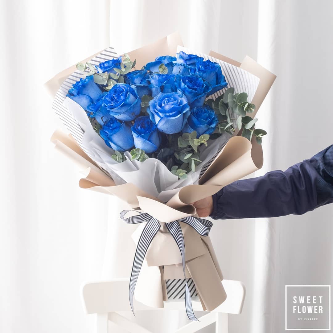 ช่อ ม่วง-ฟ้า หวาน ดอกไม้หลัก กุหลาบ ยูคาลิปตัส/ใบไม้ — ผลงานร้านดอกไม้ Sweetflower by Issaree — ภาพที่ 2 จาก 2