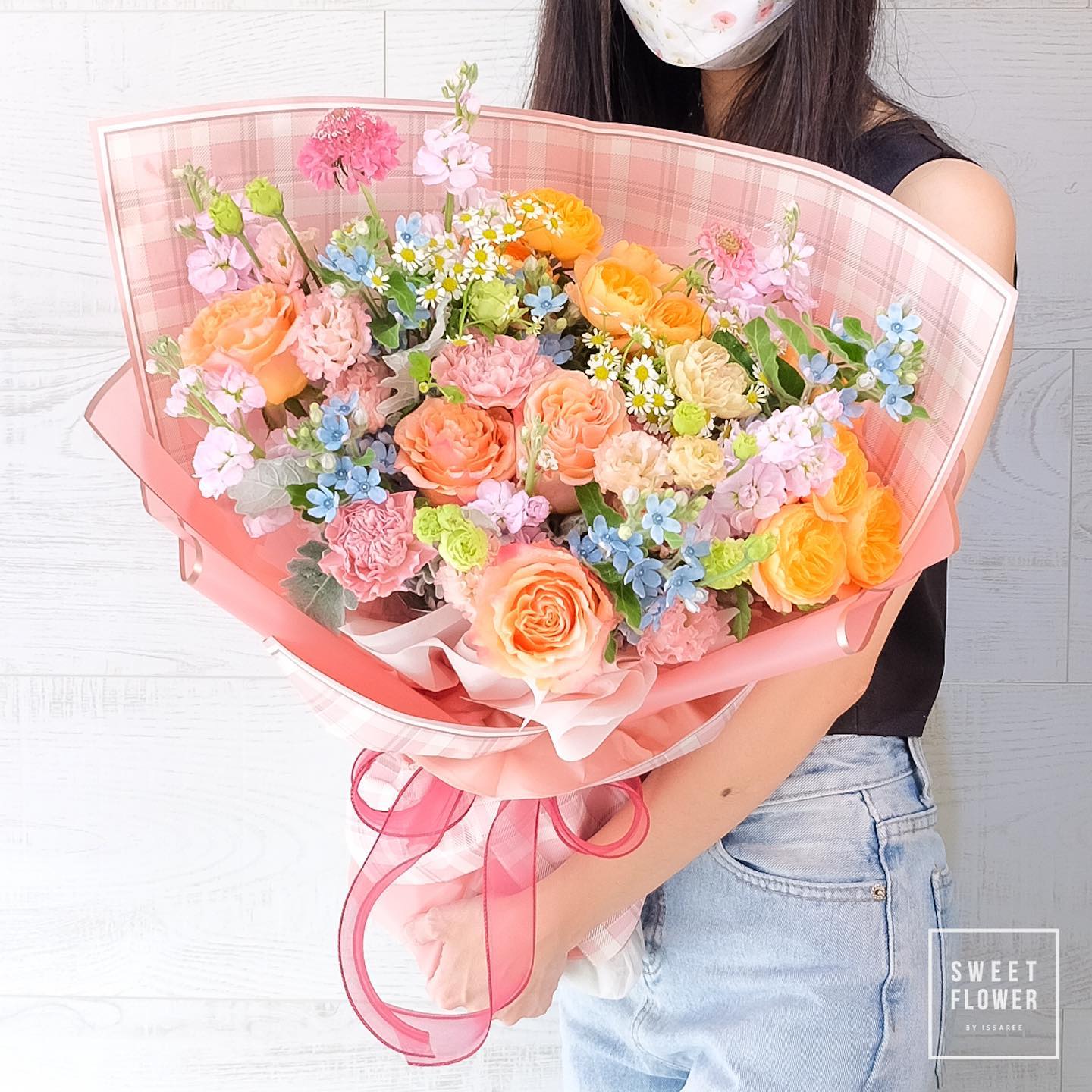 ช่อ พาสเทล หวาน ดอกไม้หลัก กุหลาบ คาร์เนชั่น เดซี่/มาร์กาเร็ต — ผลงานร้านดอกไม้ Sweetflower by Issaree — ภาพที่ 2 จาก 2
