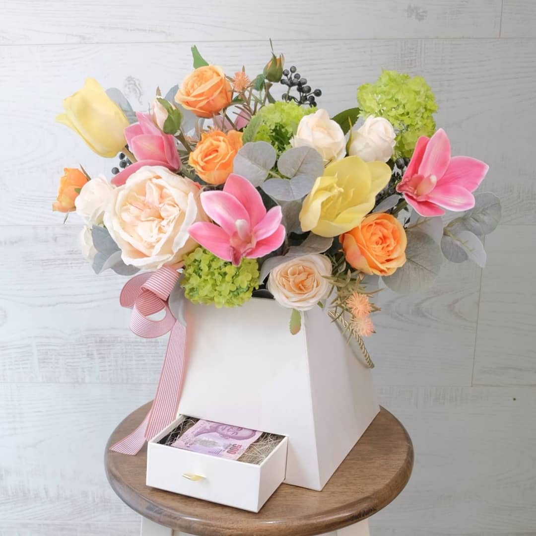 แจกัน หลากสี หวาน ดอกไม้หลัก กุหลาบ ทิวลิป กล้วยไม้ — ผลงานร้านดอกไม้ Sweetflower by Issaree — ภาพที่ 2 จาก 2