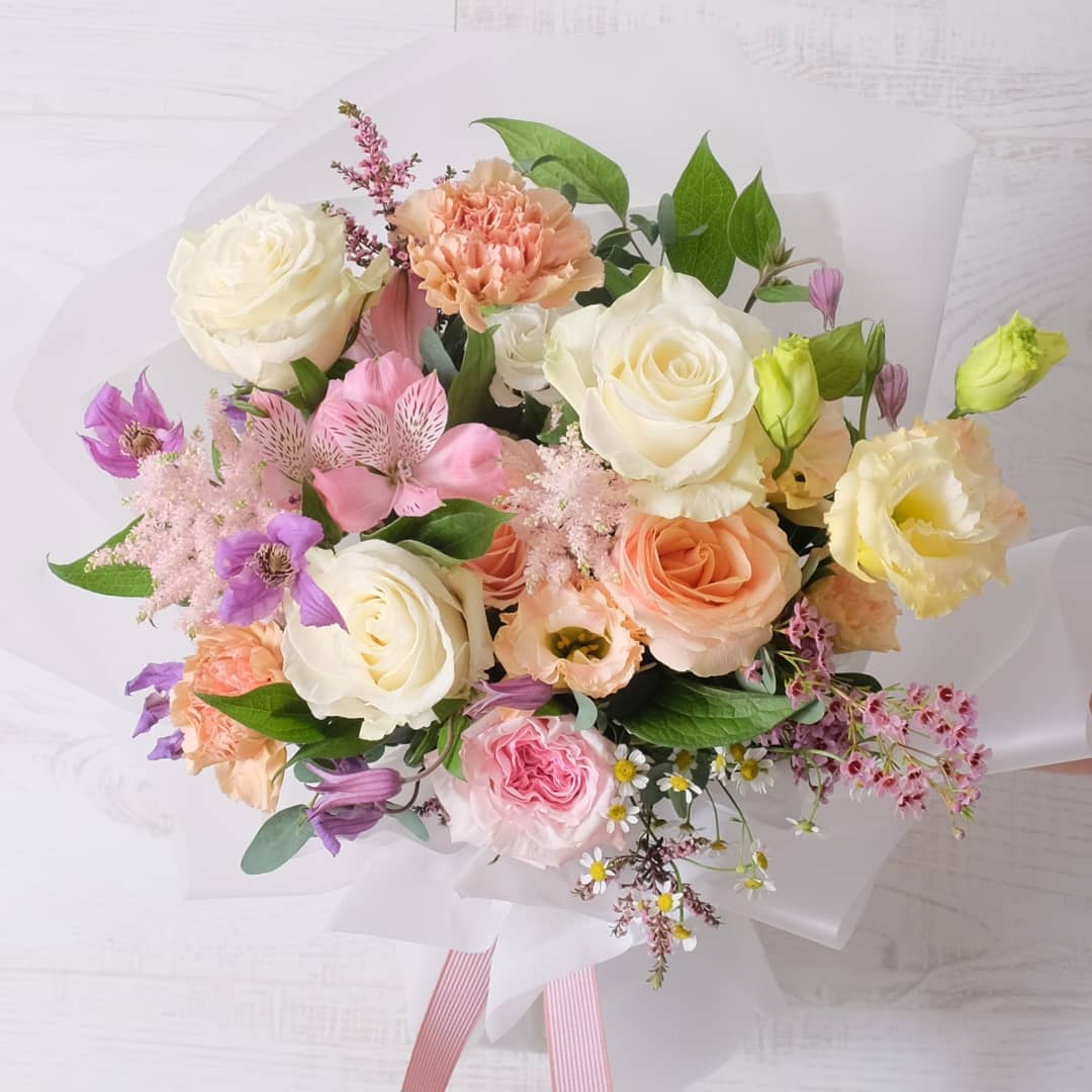 ช่อ พาสเทล หวาน ดอกไม้หลัก กุหลาบ พีโอนี่ คาร์เนชั่น — ผลงานร้านดอกไม้ Sweetflower by Issaree