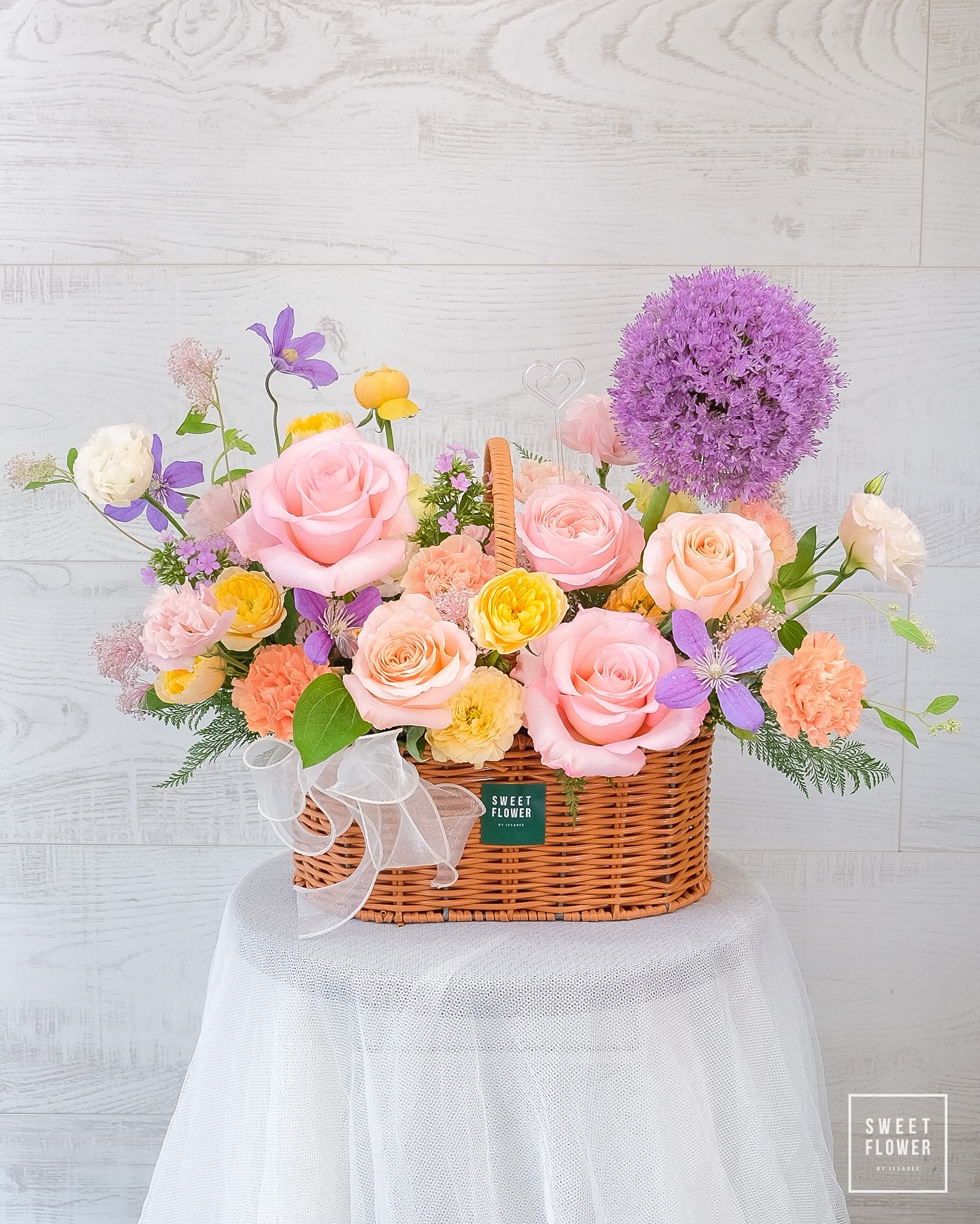 ตะกร้า ชมพู หวาน ดอกไม้หลัก กุหลาบ ไลแซนทัส กุหลาบเอกวาดอร์ — ผลงานร้านดอกไม้ Sweetflower by Issaree — ภาพที่ 1 จาก 2