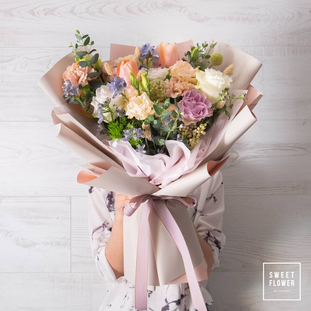 ช่อ พาสเทล หวาน ดอกไม้หลัก กุหลาบ ทิวลิป คาร์เนชั่น — ผลงานร้านดอกไม้ Sweetflower by Issaree — ภาพที่ 3 จาก 4