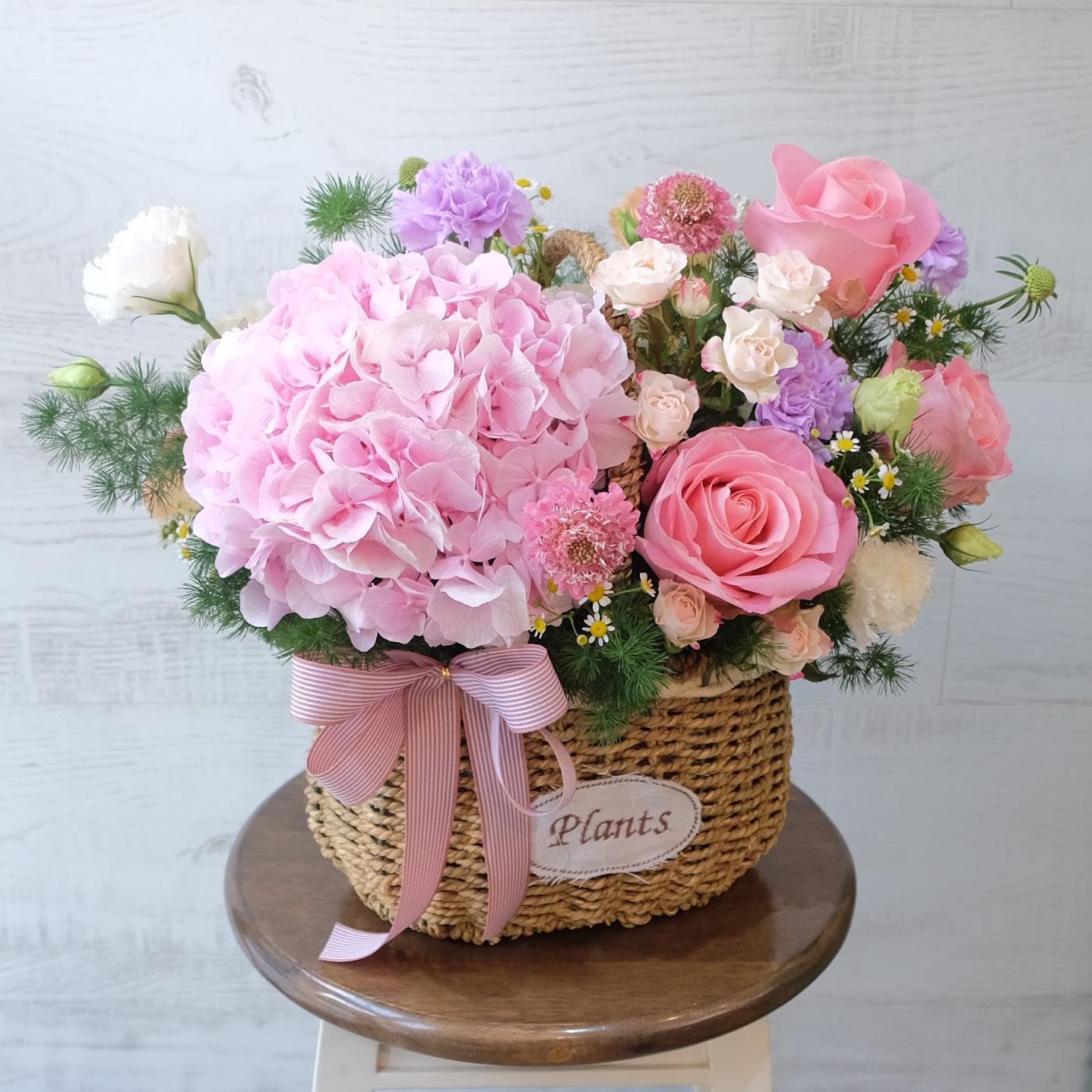 ตะกร้า พาสเทล หวาน ดอกไม้หลัก ไฮเดรนเยีย กุหลาบ คาร์เนชั่น — ผลงานร้านดอกไม้ Sweetflower by Issaree — ภาพที่ 3 จาก 4