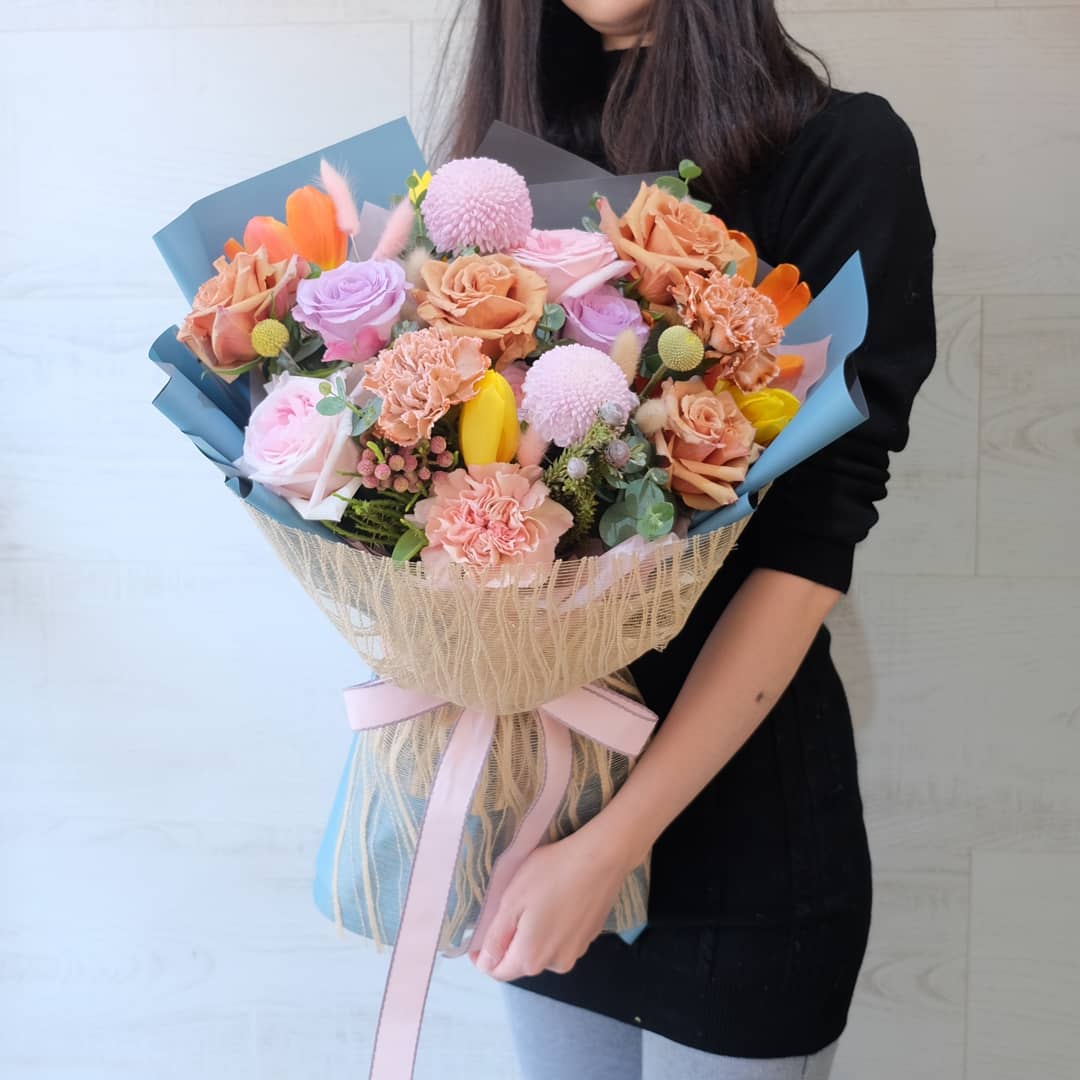 ช่อ หลากสี หวาน ดอกไม้หลัก กุหลาบ คาร์เนชั่น เบญจมาศ/มัม — ผลงานร้านดอกไม้ Sweetflower by Issaree
