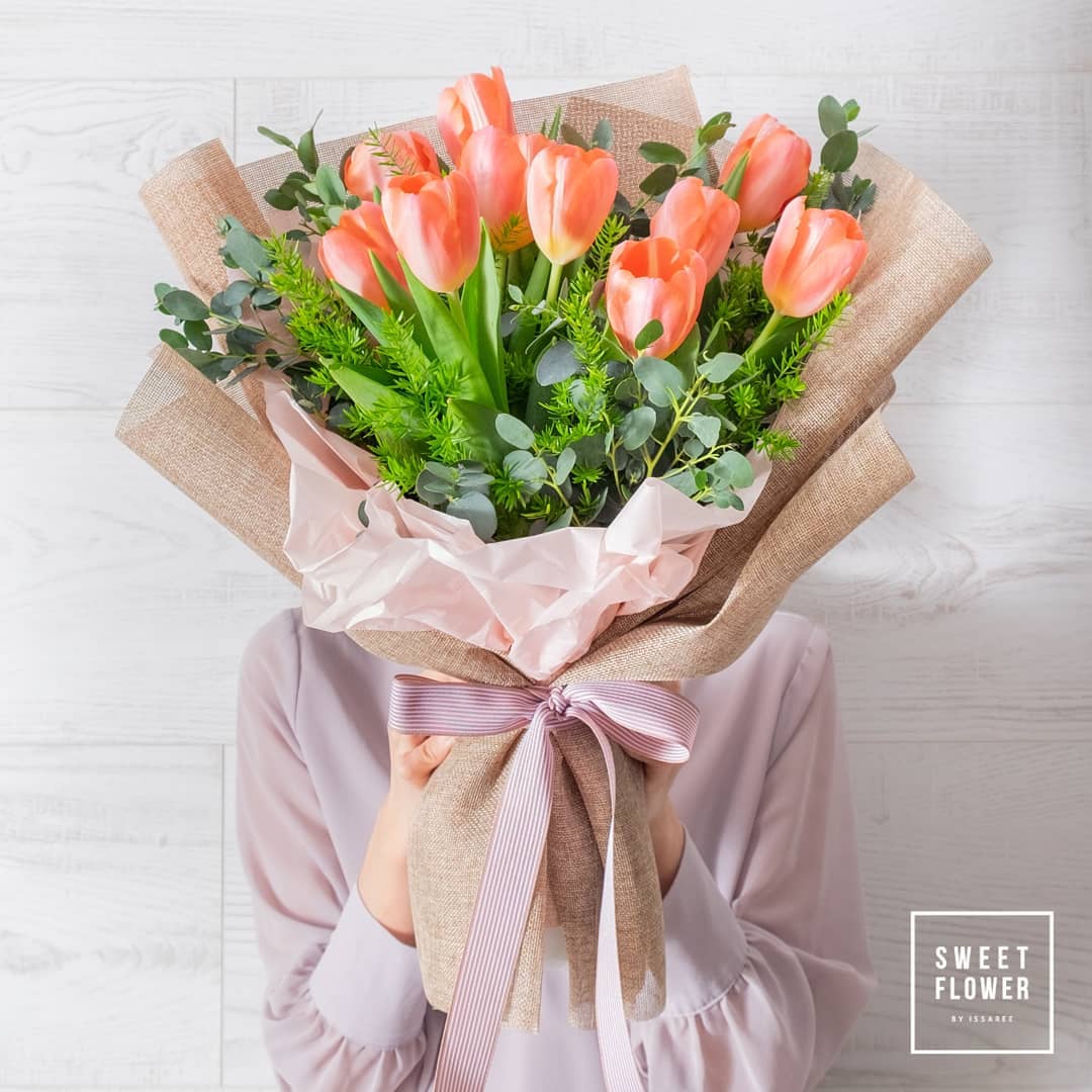 ช่อ เหลือง-ส้ม หวาน ดอกไม้หลัก ทิวลิป ยูคาลิปตัส/ใบไม้ — ผลงานร้านดอกไม้ Sweetflower by Issaree — ภาพที่ 4 จาก 4