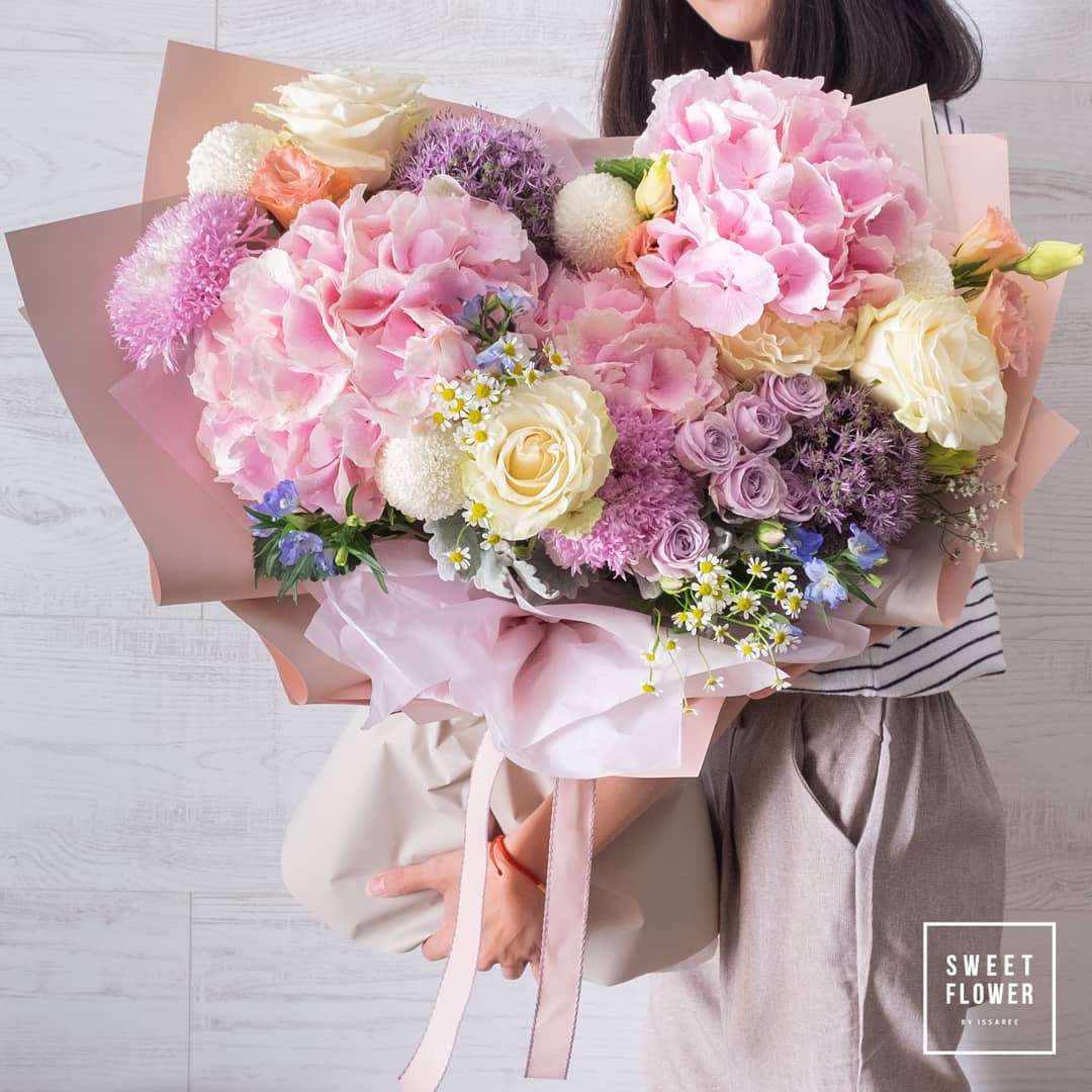 ช่อ พาสเทล หวาน ดอกไม้หลัก พีโอนี่ กุหลาบ คาร์เนชั่น — ผลงานร้านดอกไม้ Sweetflower by Issaree — ภาพที่ 3 จาก 4