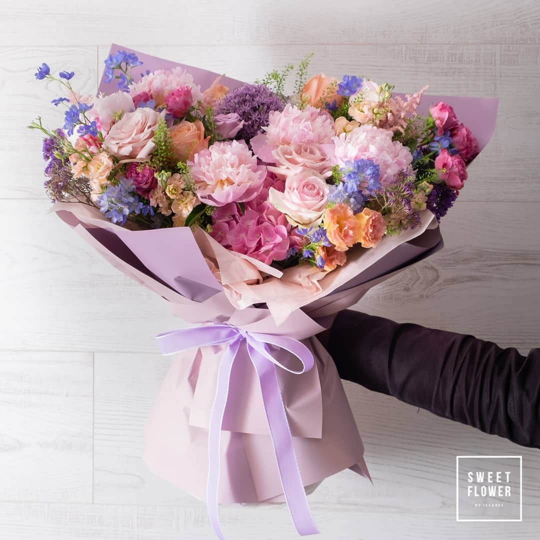 ช่อ พาสเทล หวาน ดอกไม้หลัก กุหลาบ พีโอนี่ คาร์เนชั่น — ผลงานร้านดอกไม้ Sweetflower by Issaree — ภาพที่ 4 จาก 4