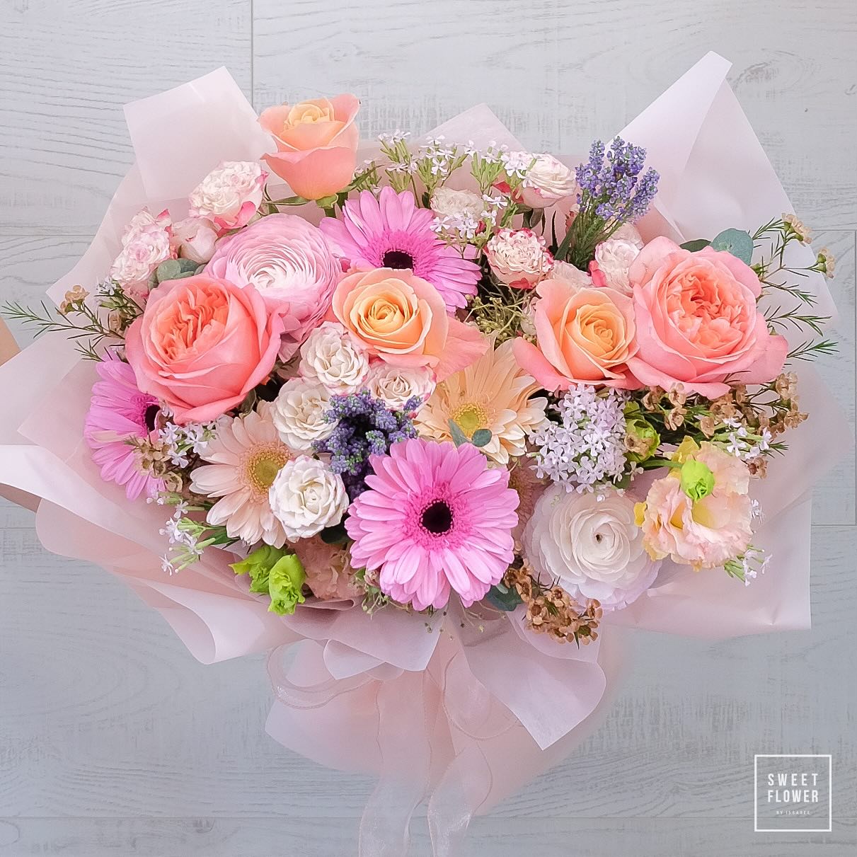 ช่อ ชมพู หวาน ดอกไม้หลัก กุหลาบ คาร์เนชั่น กุหลาบเอกวาดอร์ — ผลงานร้านดอกไม้ Sweetflower by Issaree