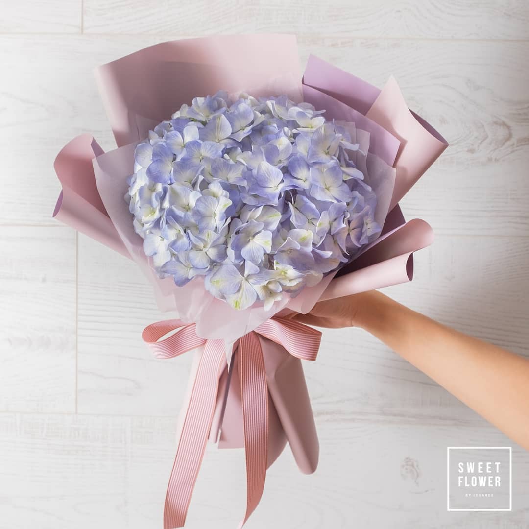 ช่อ ม่วง-ฟ้า หวาน ดอกไม้หลัก ไฮเดรนเยีย — ผลงานร้านดอกไม้ Sweetflower by Issaree
