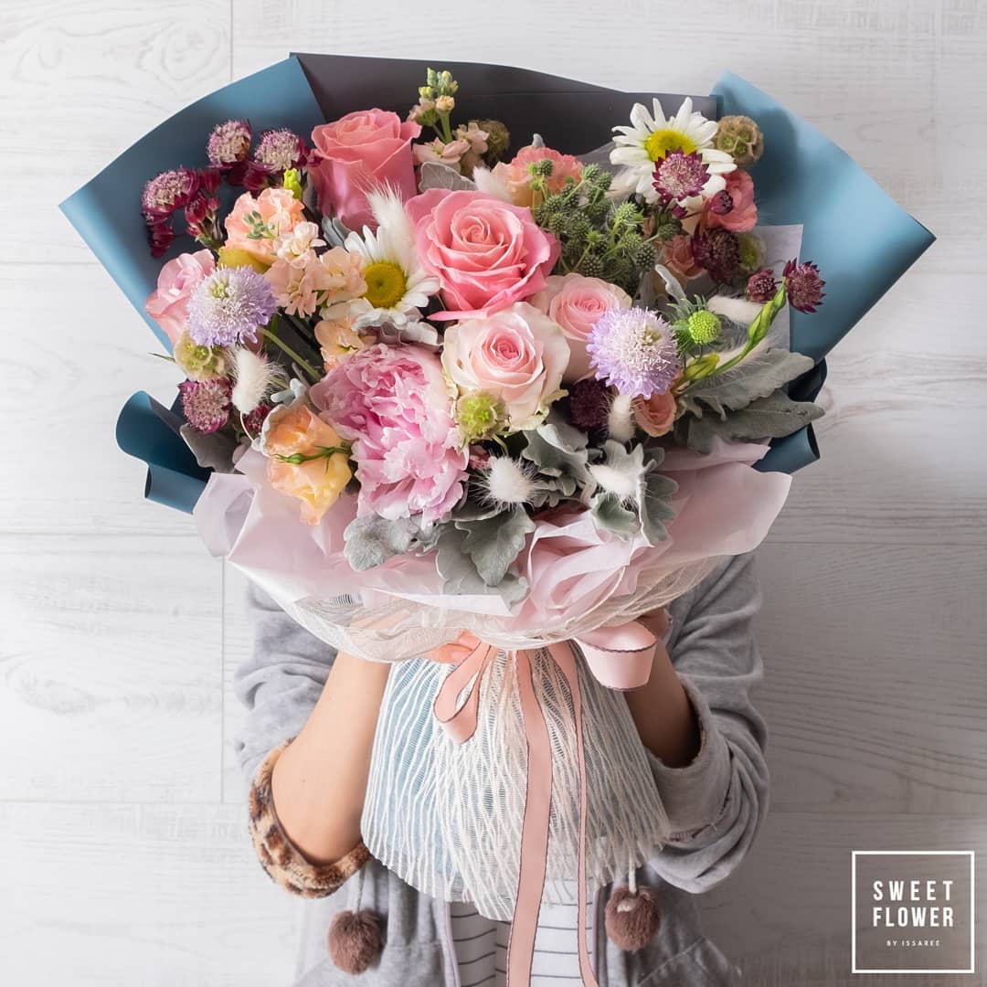 ช่อ พาสเทล หวาน ดอกไม้หลัก กุหลาบ พีโอนี่ เดซี่/มาร์กาเร็ต — ผลงานร้านดอกไม้ Sweetflower by Issaree