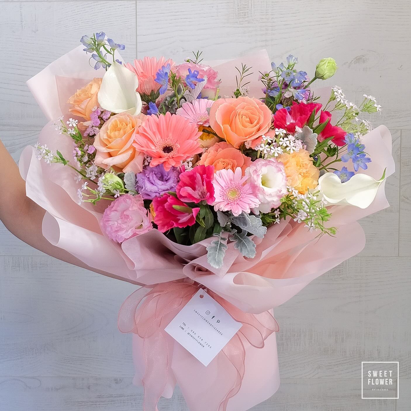ช่อ พาสเทล หวาน ดอกไม้หลัก กุหลาบ คาร์เนชั่น เยอบีร่า — ผลงานร้านดอกไม้ Sweetflower by Issaree — ภาพที่ 2 จาก 2