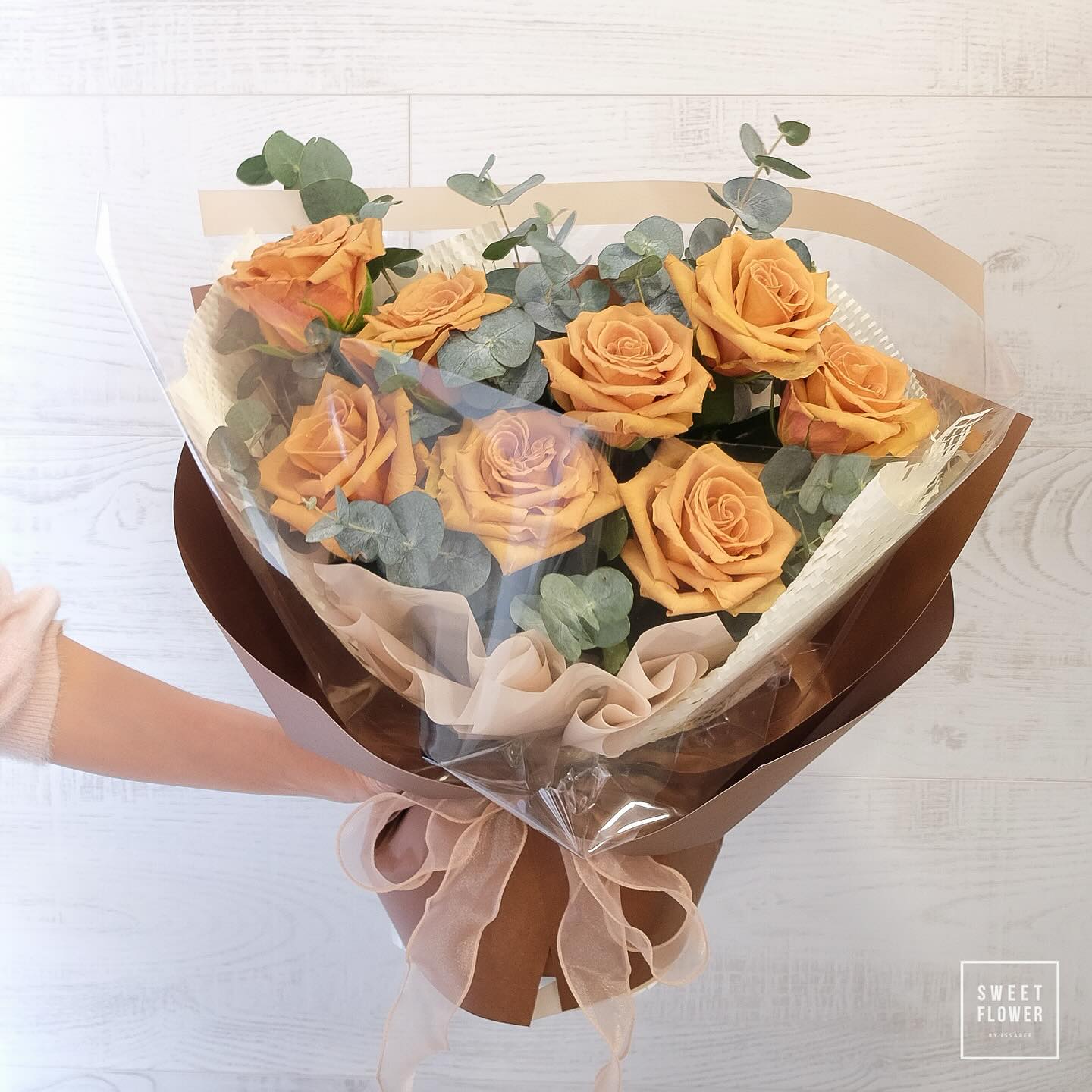 ช่อ เหลือง-ส้ม หวาน ดอกไม้หลัก กุหลาบ ยูคาลิปตัส/ใบไม้ — ผลงานร้านดอกไม้ Sweetflower by Issaree — ภาพที่ 2 จาก 2