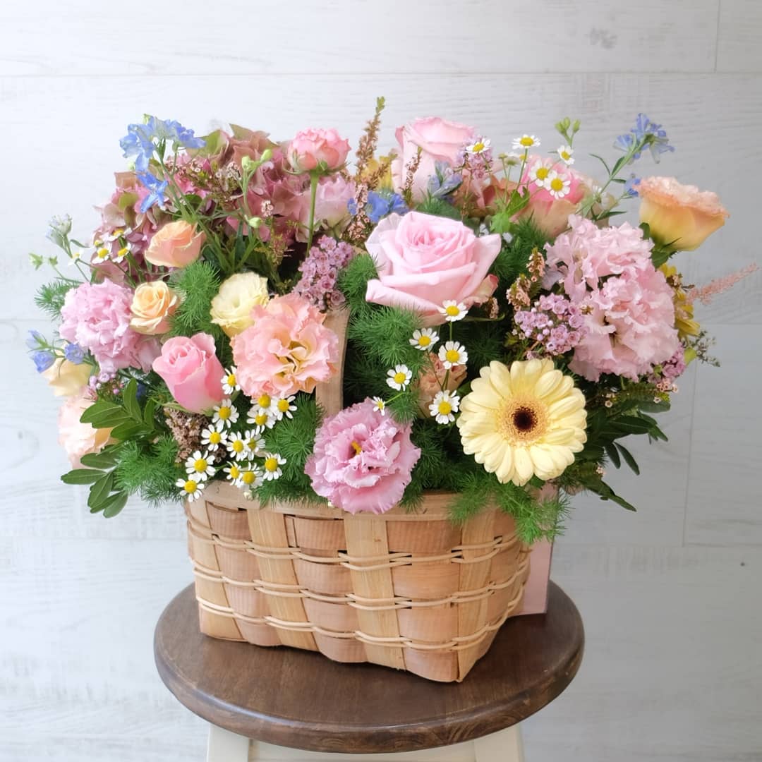 ตะกร้า พาสเทล หวาน ดอกไม้หลัก กุหลาบ ไฮเดรนเยีย คาร์เนชั่น — ผลงานร้านดอกไม้ Sweetflower by Issaree — ภาพที่ 6 จาก 6