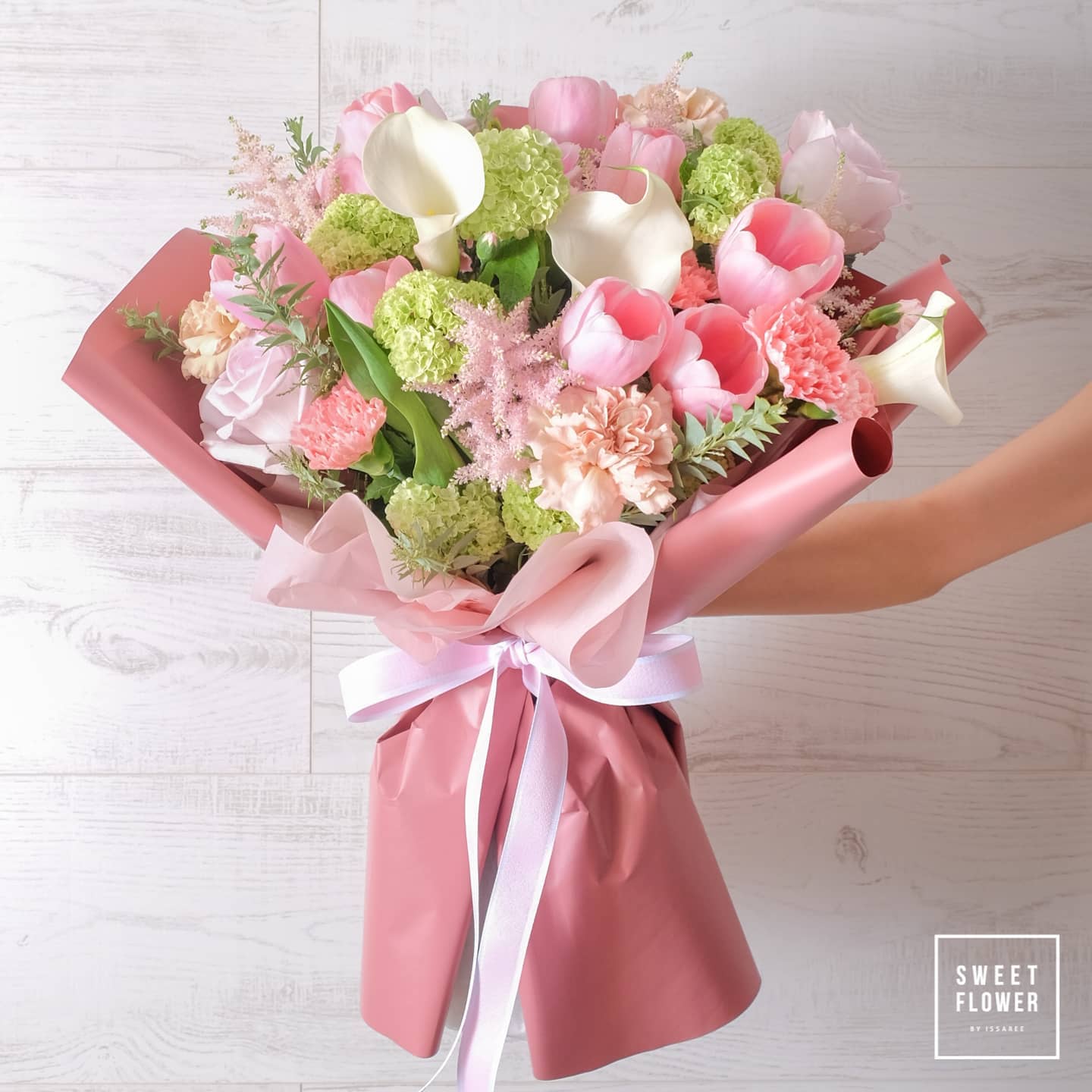 ช่อ พาสเทล หวาน ดอกไม้หลัก ทิวลิป คาร์เนชั่น ไฮเดรนเยีย — ผลงานร้านดอกไม้ Sweetflower by Issaree — ภาพที่ 4 จาก 4