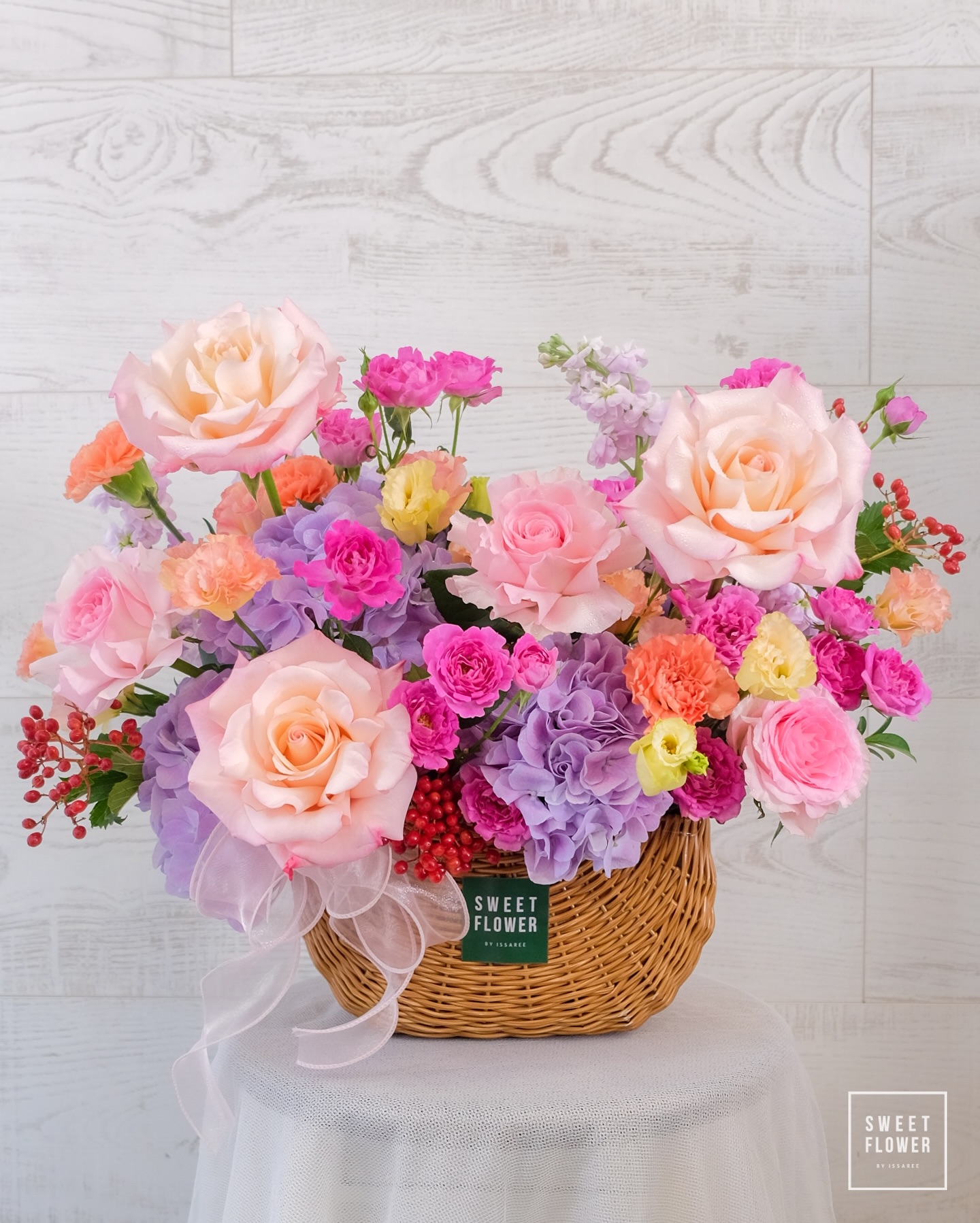 ตะกร้า พาสเทล หวาน ดอกไม้หลัก กุหลาบ ไฮเดรนเยีย — ผลงานร้านดอกไม้ Sweetflower by Issaree — ภาพที่ 2 จาก 4