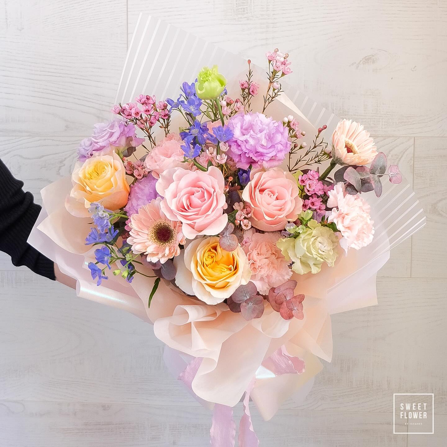 ช่อ พาสเทล หวาน ดอกไม้หลัก กุหลาบ เยอบีร่า คาร์เนชั่น — ผลงานร้านดอกไม้ Sweetflower by Issaree — ภาพที่ 2 จาก 2