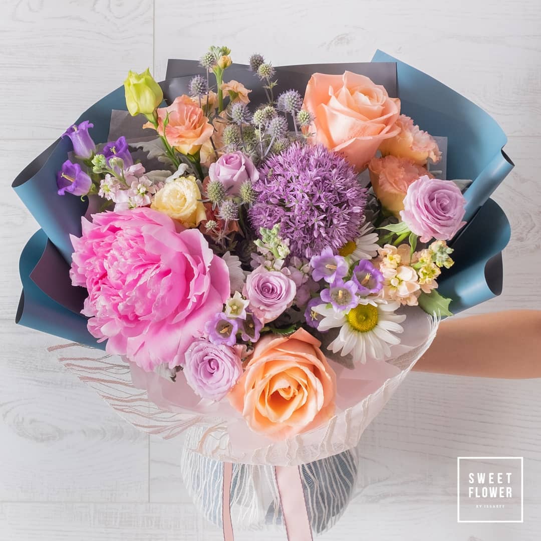 ช่อ หลากสี หวาน ดอกไม้หลัก พีโอนี่ กุหลาบ เบญจมาศ/มัม — ผลงานร้านดอกไม้ Sweetflower by Issaree — ภาพที่ 2 จาก 2