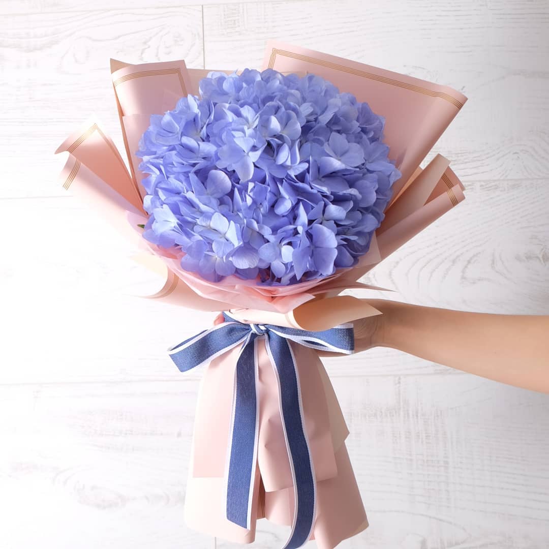 ช่อ ม่วง-ฟ้า หวาน ดอกไม้หลัก ไฮเดรนเยีย — ผลงานร้านดอกไม้ Sweetflower by Issaree
