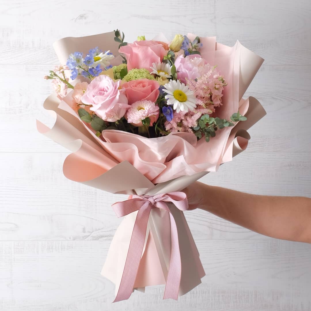ช่อ พาสเทล หวาน ดอกไม้หลัก กุหลาบ พีโอนี่ เดซี่/มาร์กาเร็ต — ผลงานร้านดอกไม้ Sweetflower by Issaree — ภาพที่ 4 จาก 4