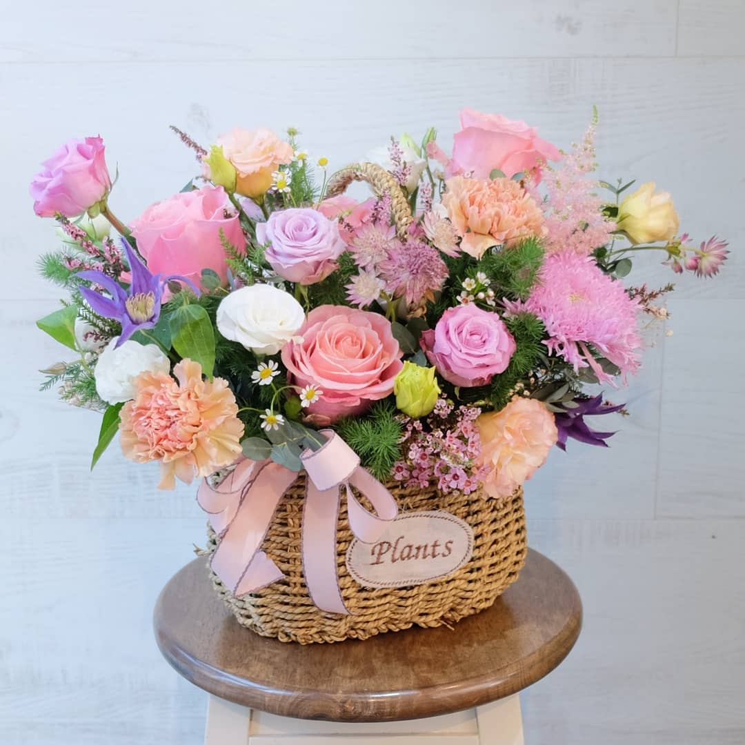ตะกร้า พาสเทล หวาน ดอกไม้หลัก กุหลาบ คาร์เนชั่น เบญจมาศ/มัม — ผลงานร้านดอกไม้ Sweetflower by Issaree — ภาพที่ 4 จาก 4
