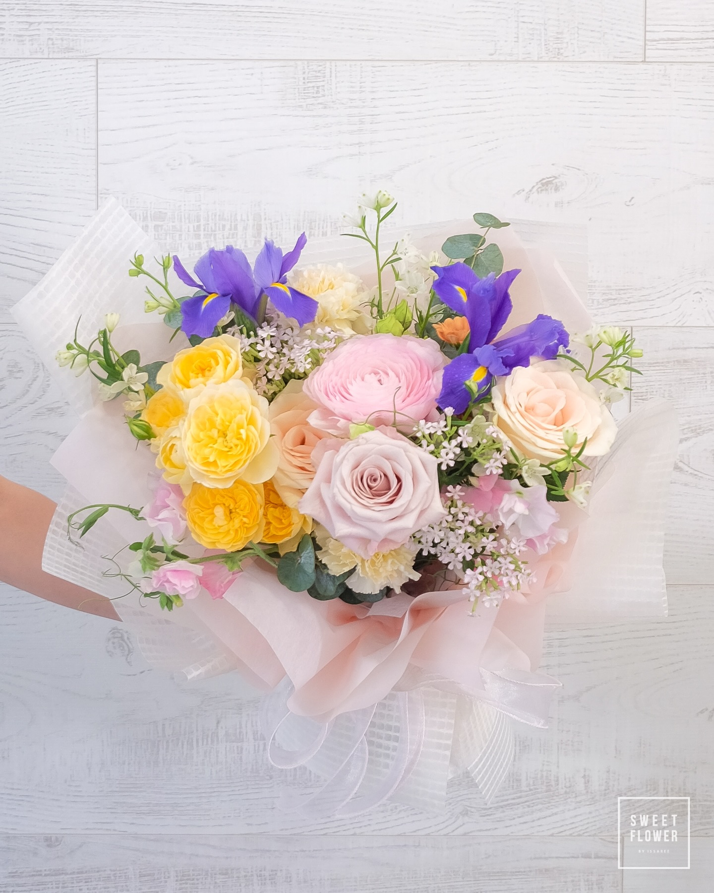 ช่อ หลากสี คลาสสิก ดอกไม้หลัก กุหลาบ รันนันคูรัส อื่นๆ — ผลงานร้านดอกไม้ Sweetflower by Issaree — ภาพที่ 1 จาก 2