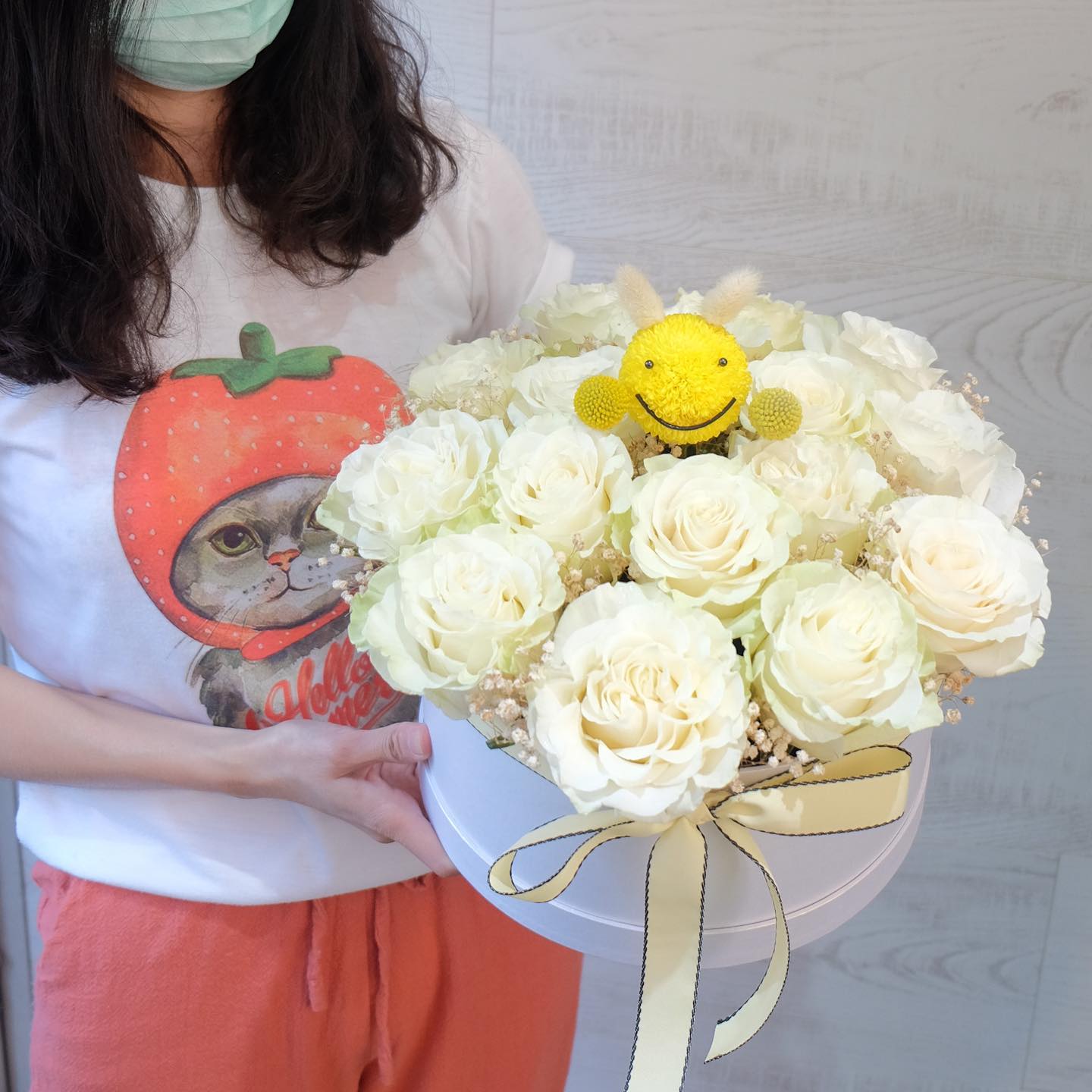 กล่อง เหลือง-ส้ม สดใส ดอกไม้หลัก กุหลาบ เบญจมาศ/มัม — ผลงานร้านดอกไม้ Sweetflower by Issaree — ภาพที่ 7 จาก 8