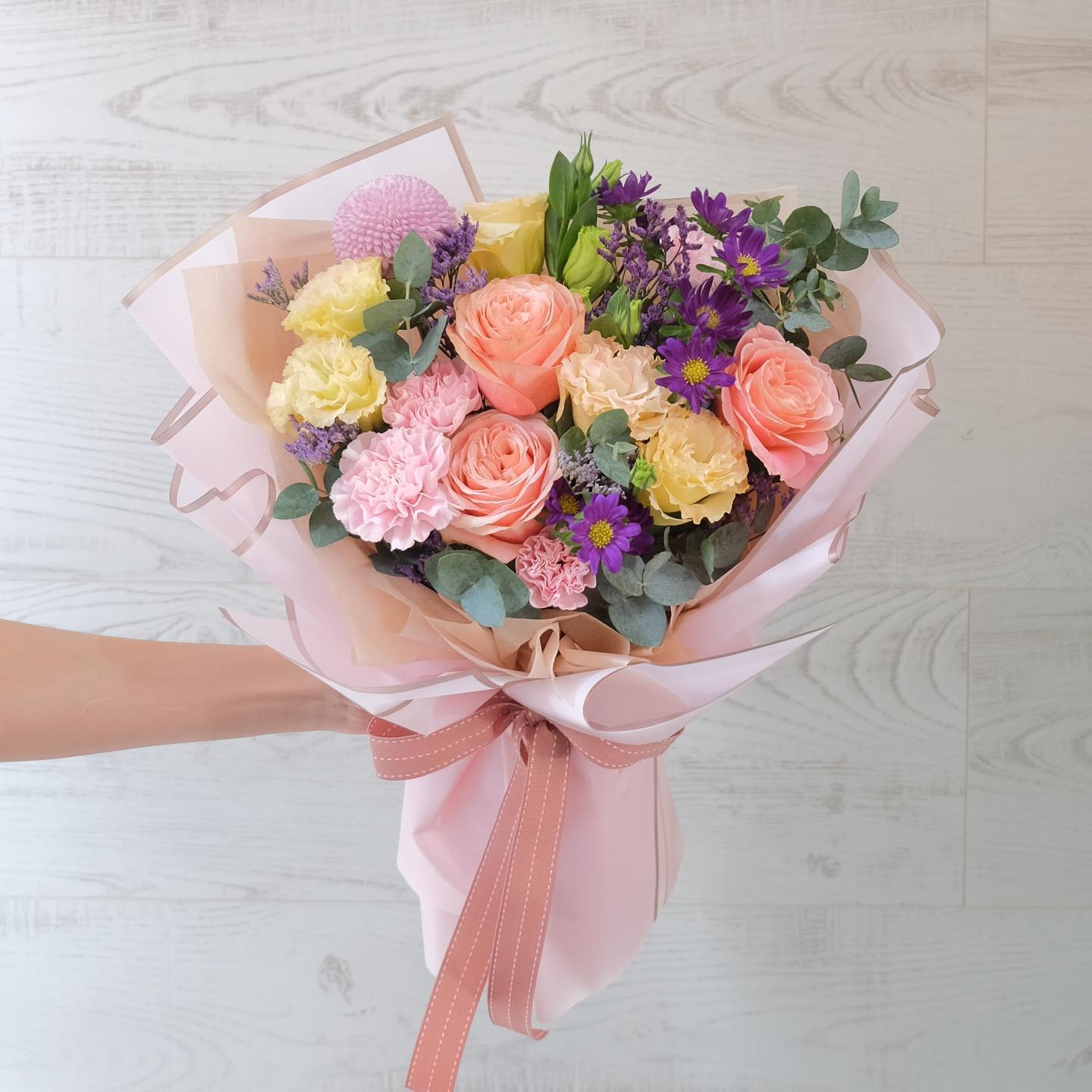 ช่อ หลากสี หวาน ดอกไม้หลัก กุหลาบ คาร์เนชั่น เบญจมาศ/มัม — ผลงานร้านดอกไม้ Sweetflower by Issaree — ภาพที่ 2 จาก 2