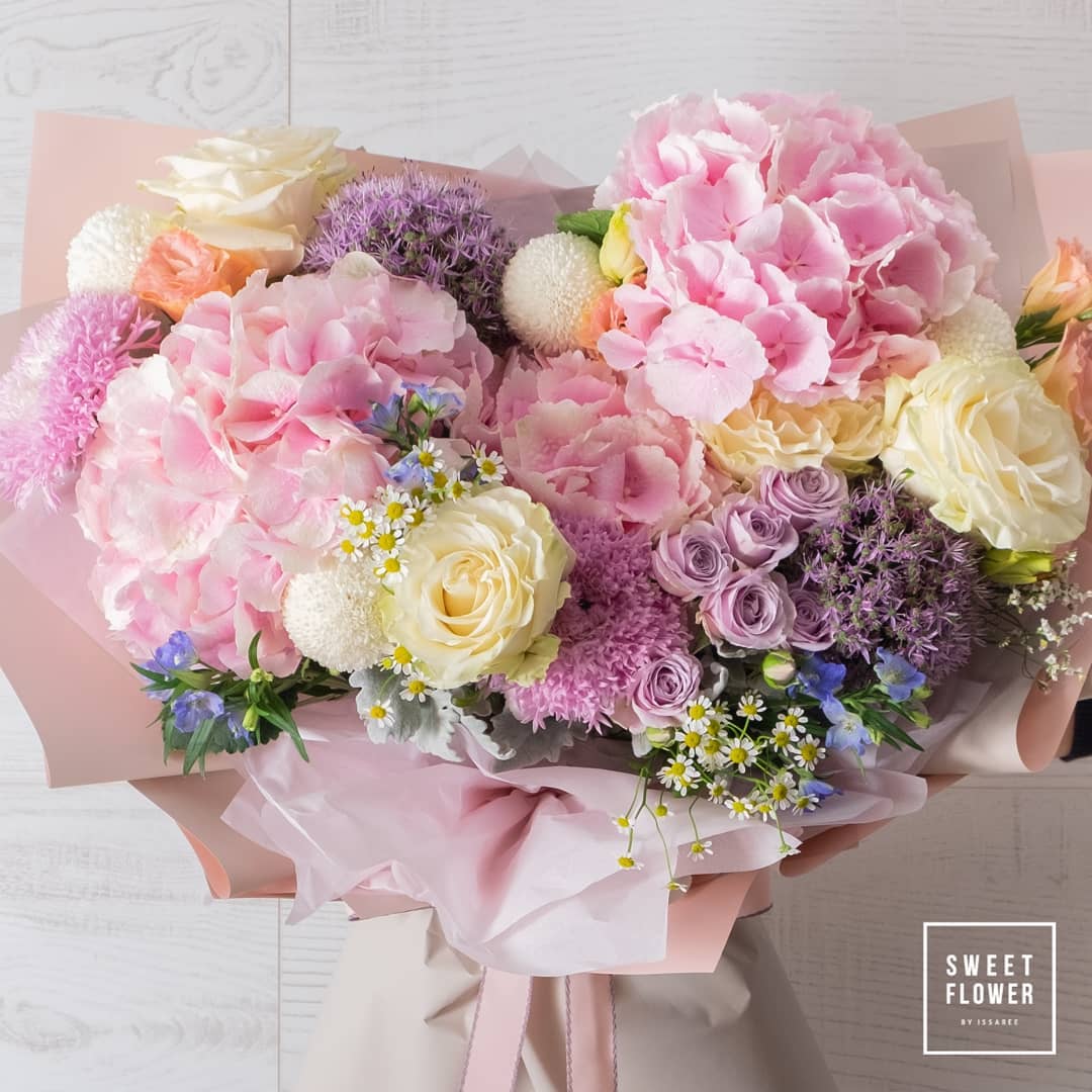 ช่อ พาสเทล หวาน ดอกไม้หลัก พีโอนี่ กุหลาบ คาร์เนชั่น — ผลงานร้านดอกไม้ Sweetflower by Issaree — ภาพที่ 4 จาก 4