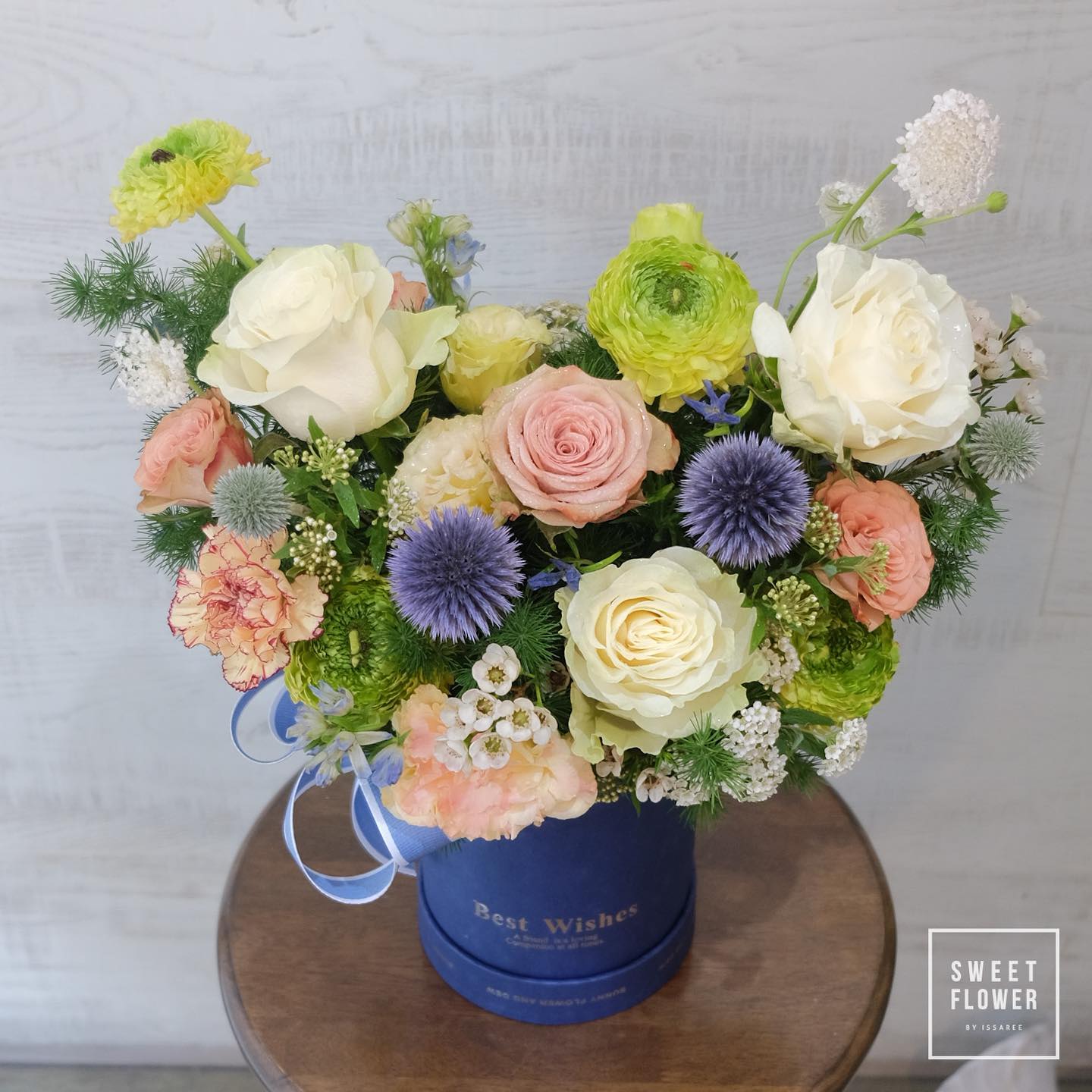 กล่อง หลากสี หวาน ดอกไม้หลัก กุหลาบ คาร์เนชั่น เบญจมาศ/มัม — ผลงานร้านดอกไม้ Sweetflower by Issaree — ภาพที่ 4 จาก 4