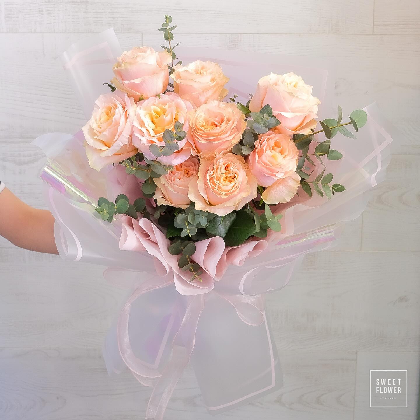 ช่อ พาสเทล หวาน ดอกไม้หลัก กุหลาบ ยูคาลิปตัส/ใบไม้ — ผลงานร้านดอกไม้ Sweetflower by Issaree — ภาพที่ 1 จาก 1