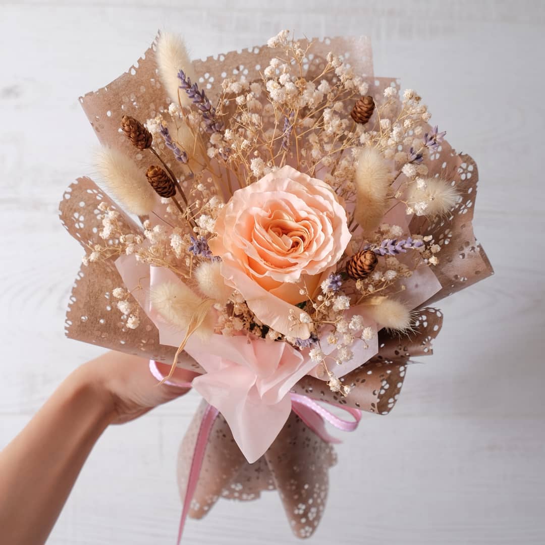 ช่อ พาสเทล หวาน ดอกไม้หลัก กุหลาบ เบบี้บรีธ/ยิปโซ ดอกไม้แห้ง — ผลงานร้านดอกไม้ Sweetflower by Issaree — ภาพที่ 2 จาก 2