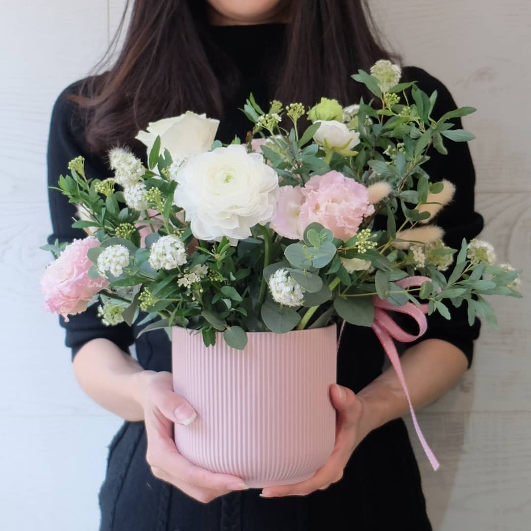 กล่อง พาสเทล หวาน ดอกไม้หลัก กุหลาบ คาร์เนชั่น เบบี้บรีธ/ยิปโซ — ผลงานร้านดอกไม้ Sweetflower by Issaree — ภาพที่ 2 จาก 2