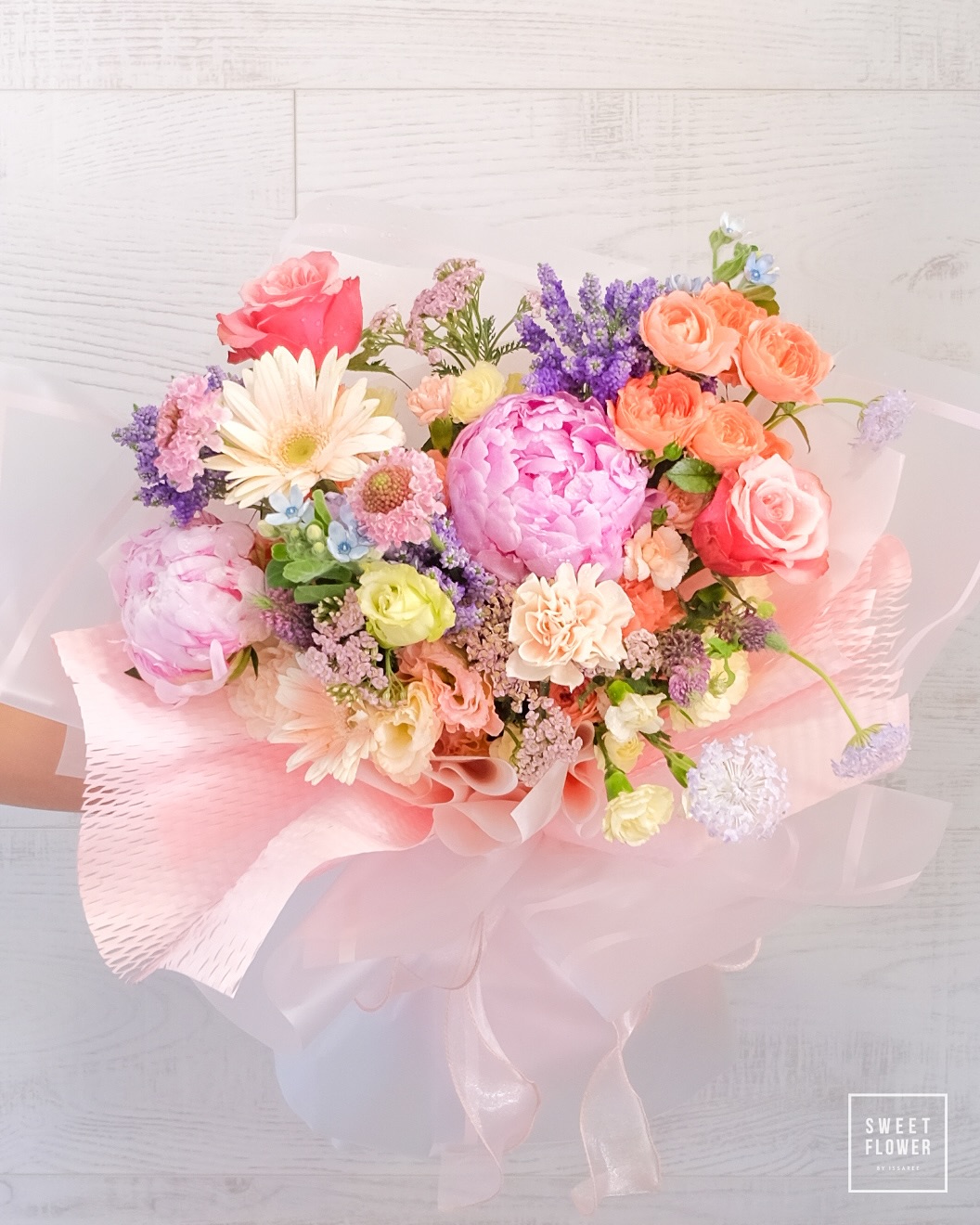 ช่อ หลากสี หวาน ดอกไม้หลัก พีโอนี่ กุหลาบ คาร์เนชั่น — ผลงานร้านดอกไม้ Sweetflower by Issaree — ภาพที่ 4 จาก 4