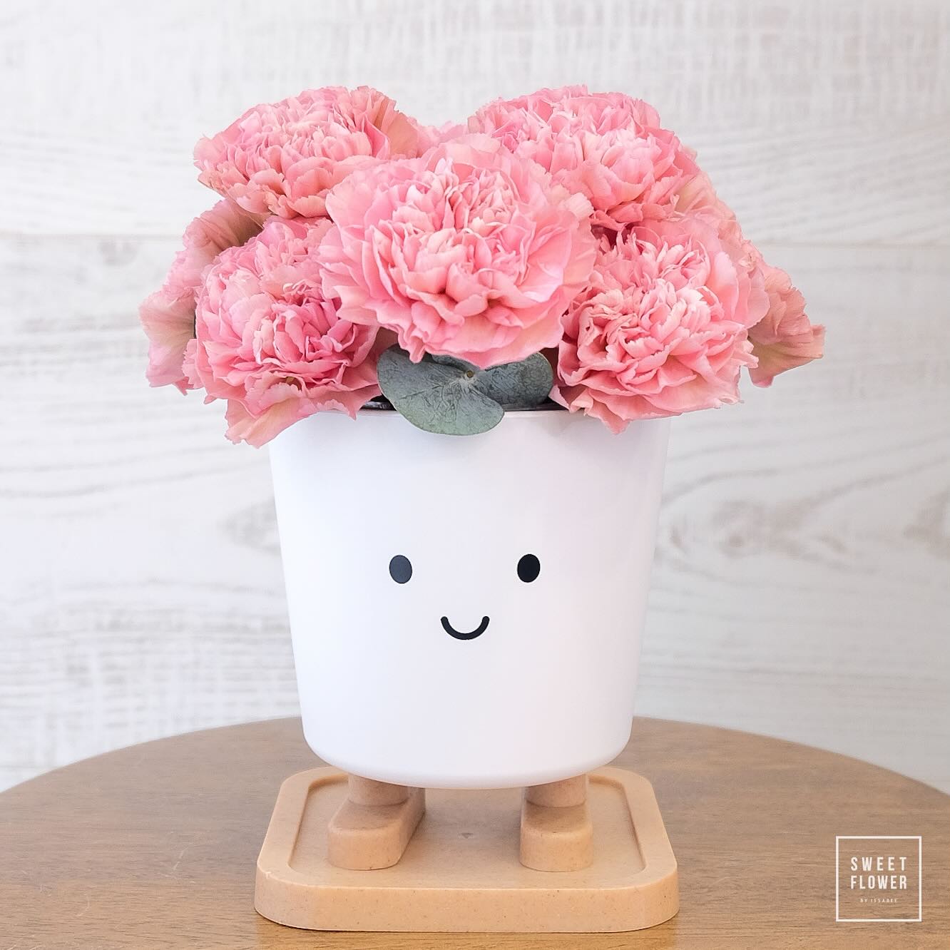 แจกัน ชมพู สดใส ดอกไม้หลัก คาร์เนชั่น — ผลงานร้านดอกไม้ Sweetflower by Issaree — ภาพที่ 2 จาก 2