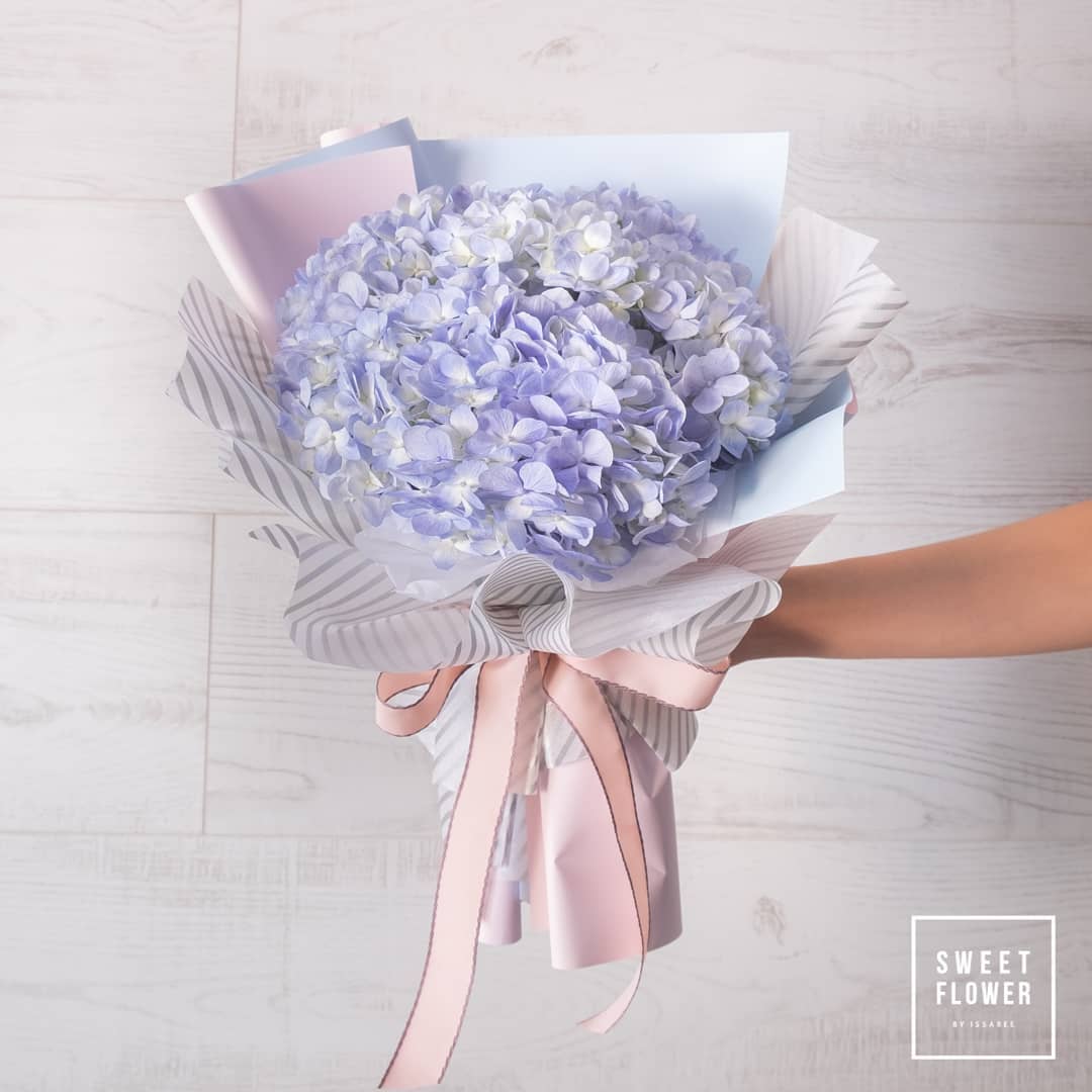 ช่อ ม่วง-ฟ้า หวาน ดอกไม้หลัก ไฮเดรนเยีย — ผลงานร้านดอกไม้ Sweetflower by Issaree